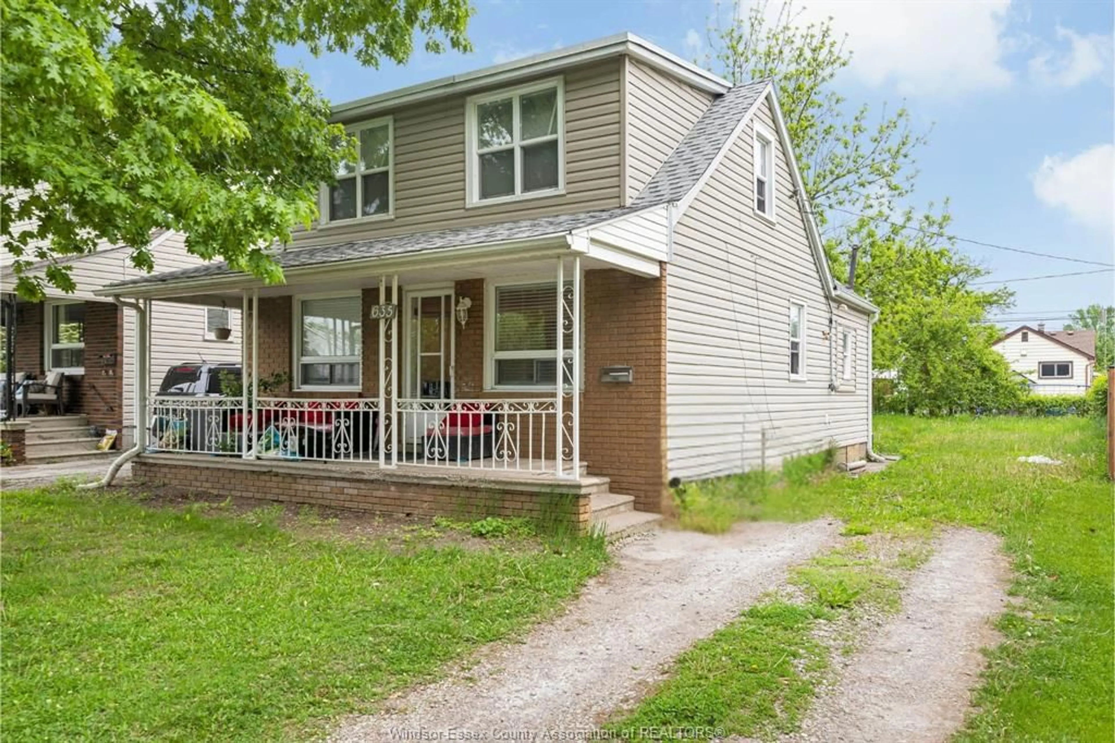 Home with vinyl exterior material, street for 635 Alexandrine St, Windsor Ontario N8X 3C1
