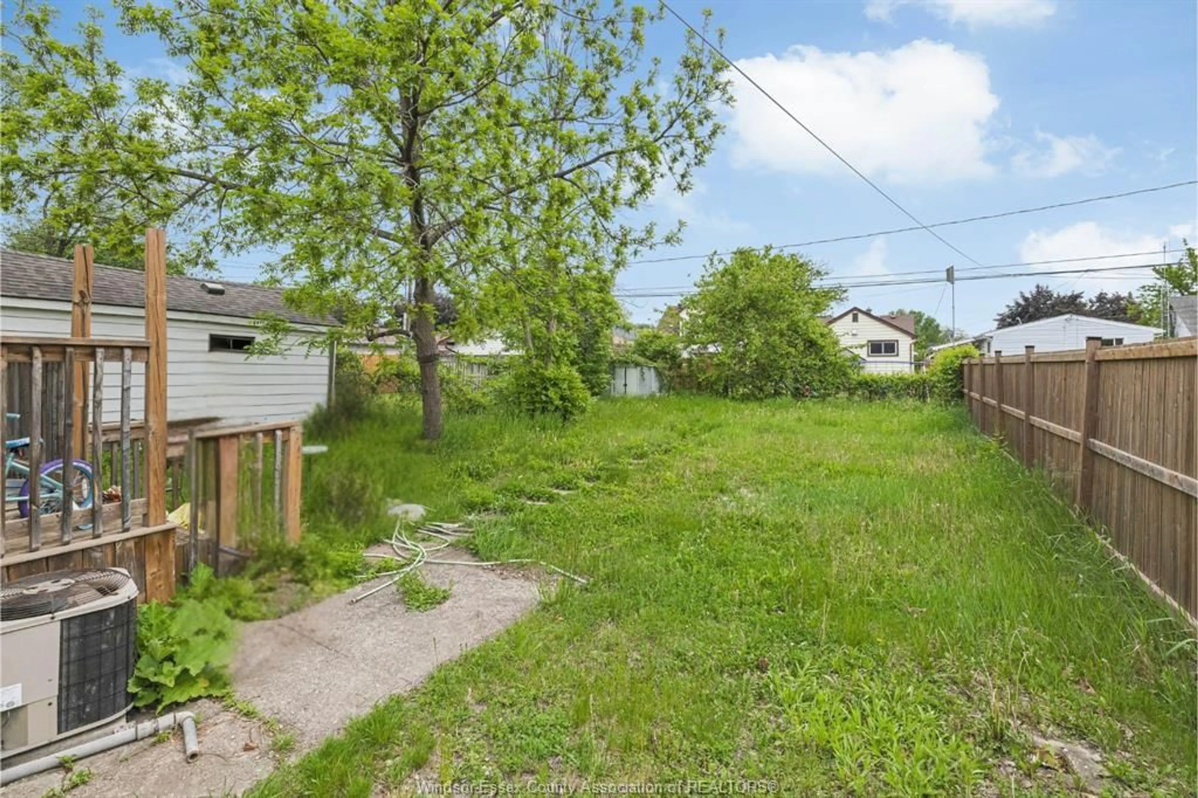 Shed for 635 Alexandrine St, Windsor Ontario N8X 3C1