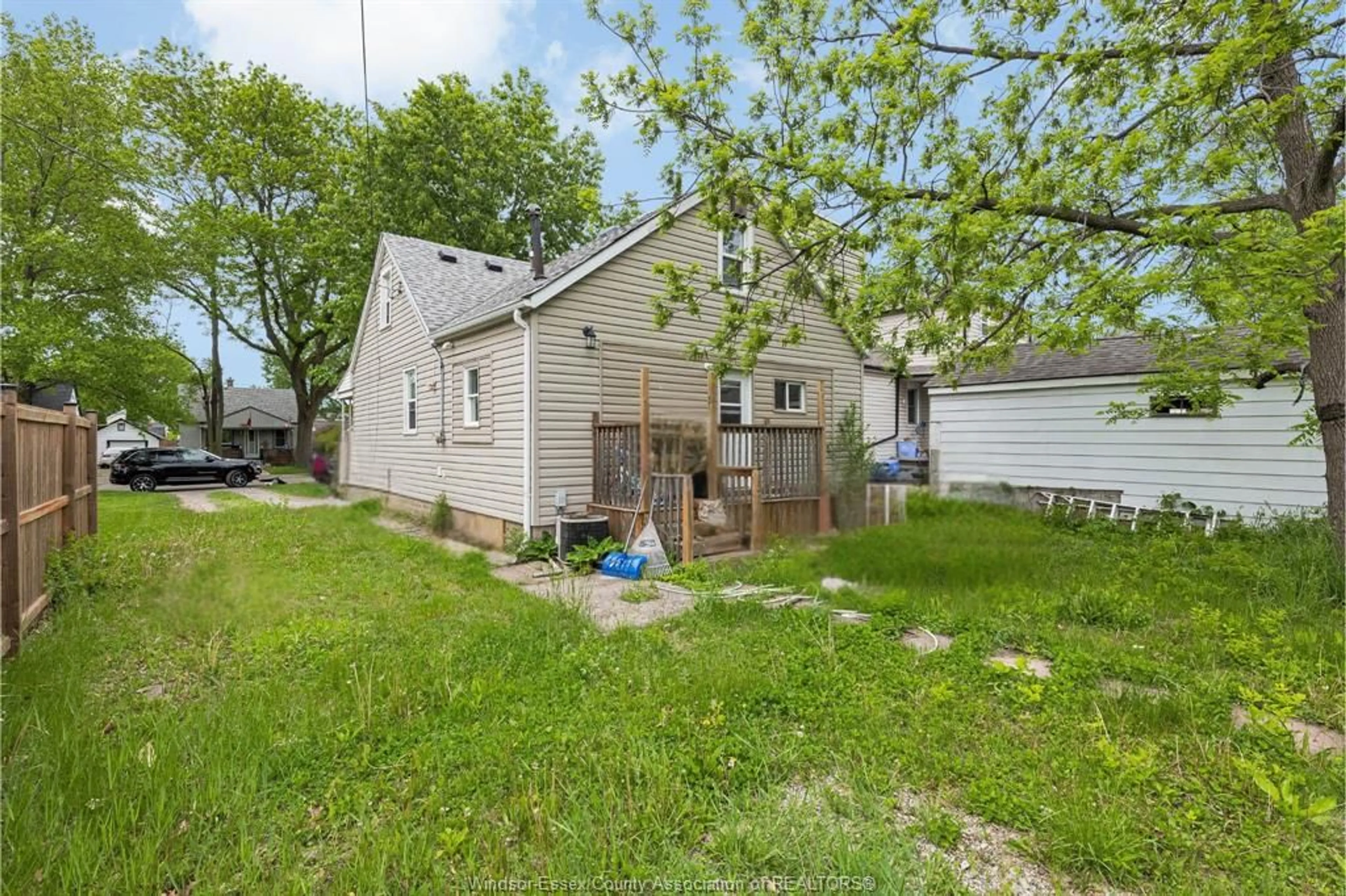 Unknown for 635 Alexandrine St, Windsor Ontario N8X 3C1