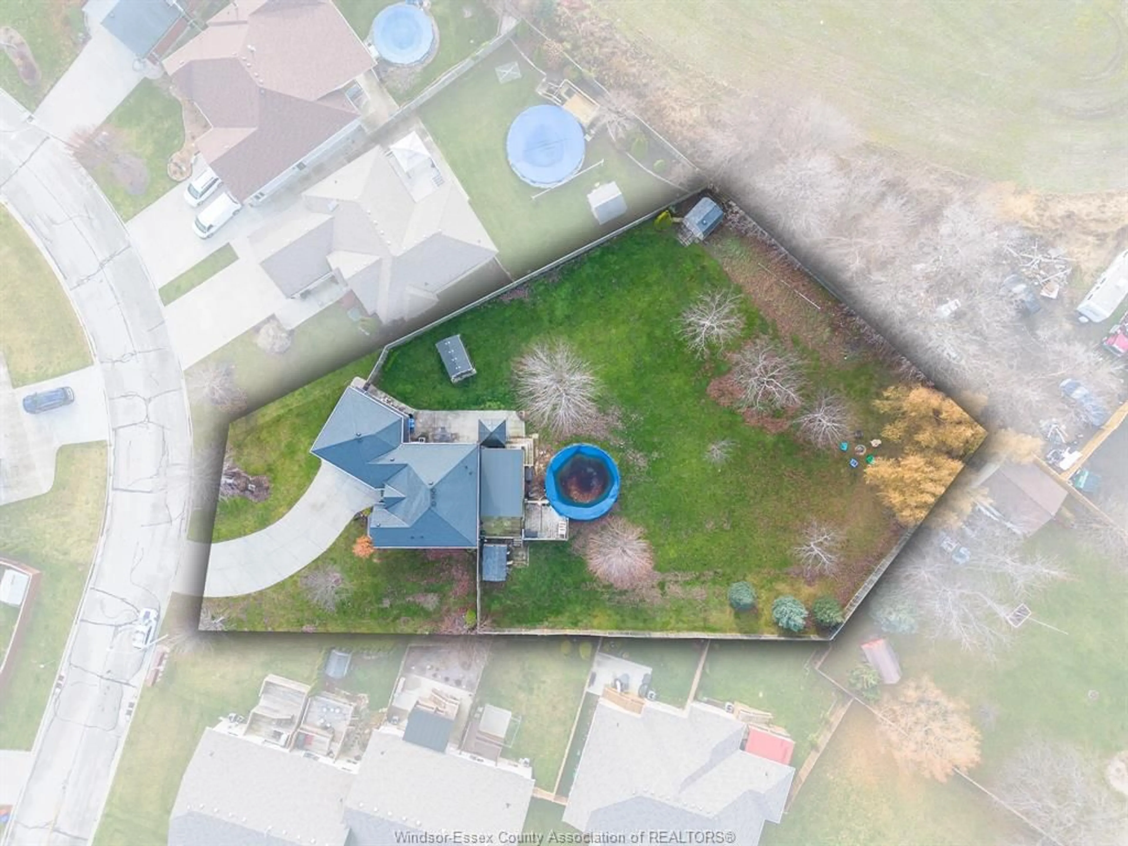 A pic from outside/outdoor area/front of a property/back of a property/a pic from drone, unknown for 2 GOSLIN Crt, Leamington Ontario N8H 5L4