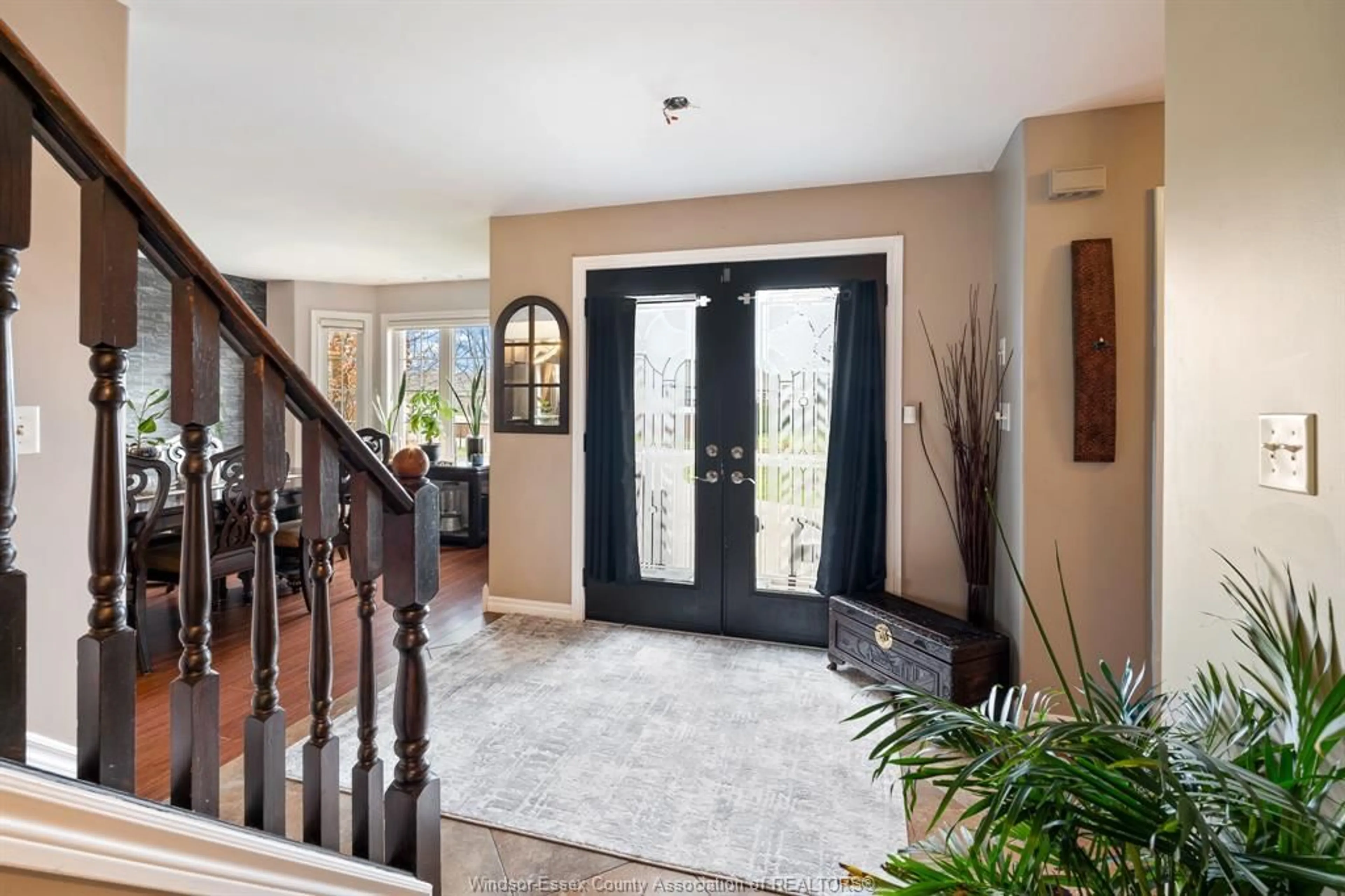 Indoor entryway for 2 GOSLIN Crt, Leamington Ontario N8H 5L4