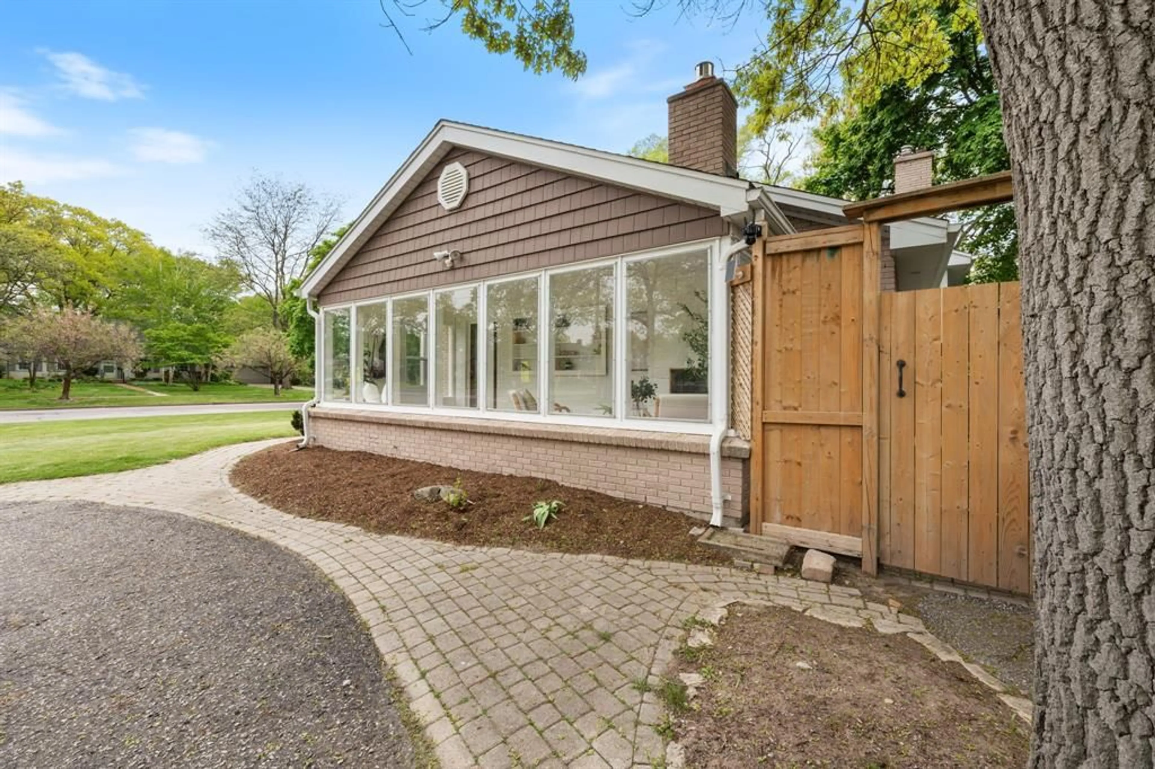 Home with brick exterior material, street for 570 CATHCART Blvd, Sarnia Ontario N7V 2N2