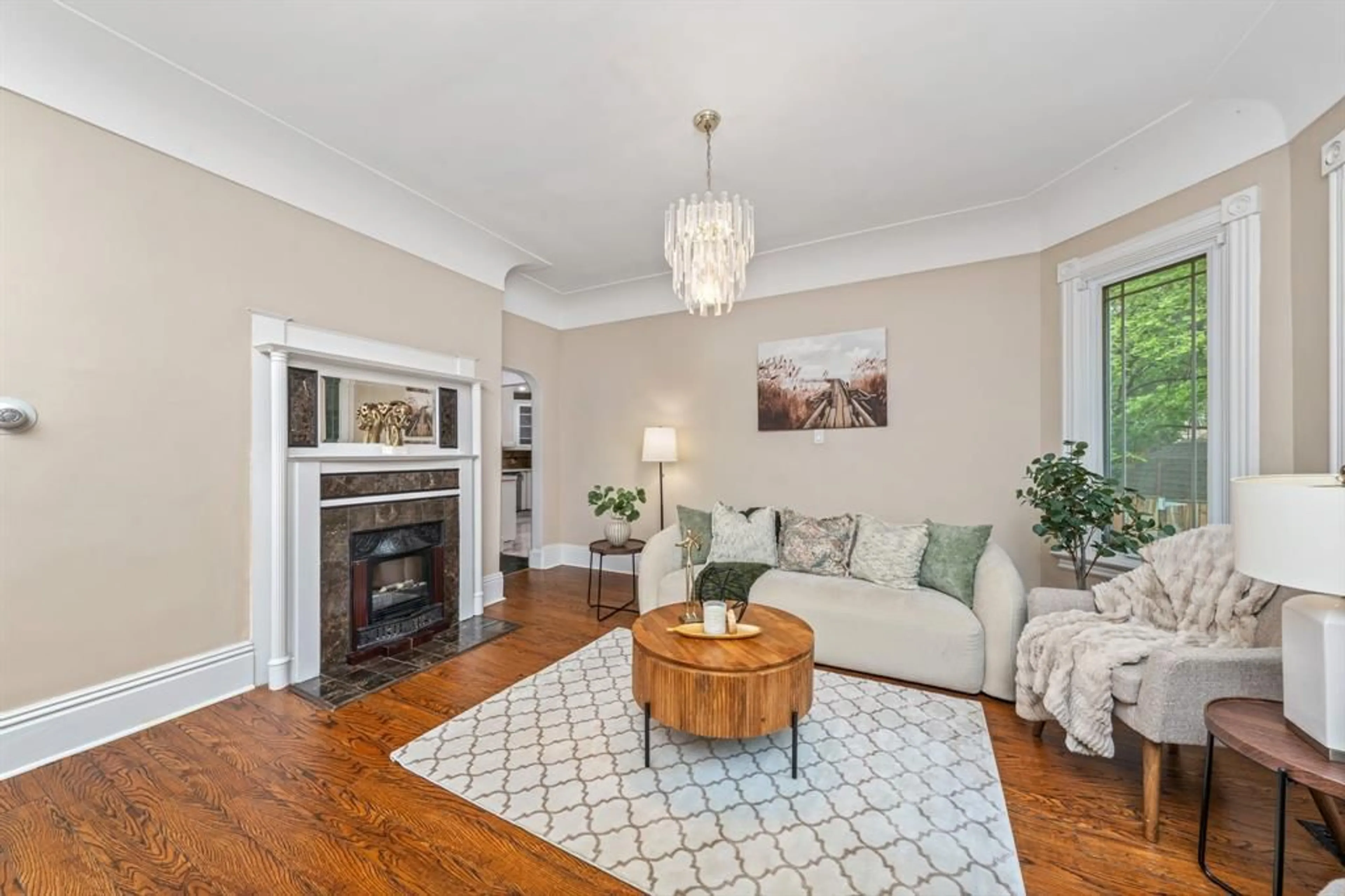 Living room with furniture, wood/laminate floor for 156 QUEEN St, Sarnia Ontario N7T 2R1