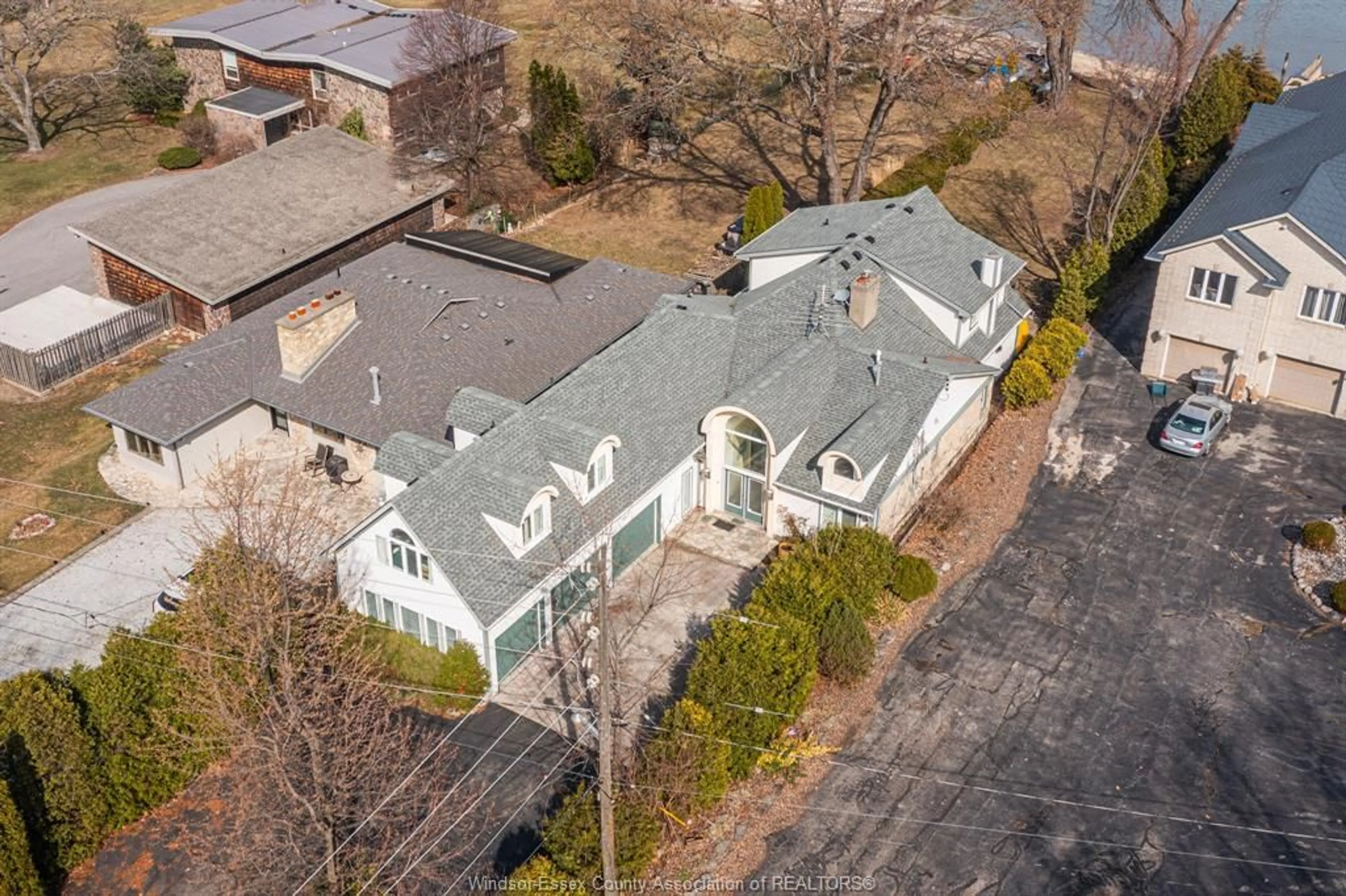 A pic from outside/outdoor area/front of a property/back of a property/a pic from drone, street for 612 OLD TECUMSEH, Lakeshore Ontario N8L 0B6