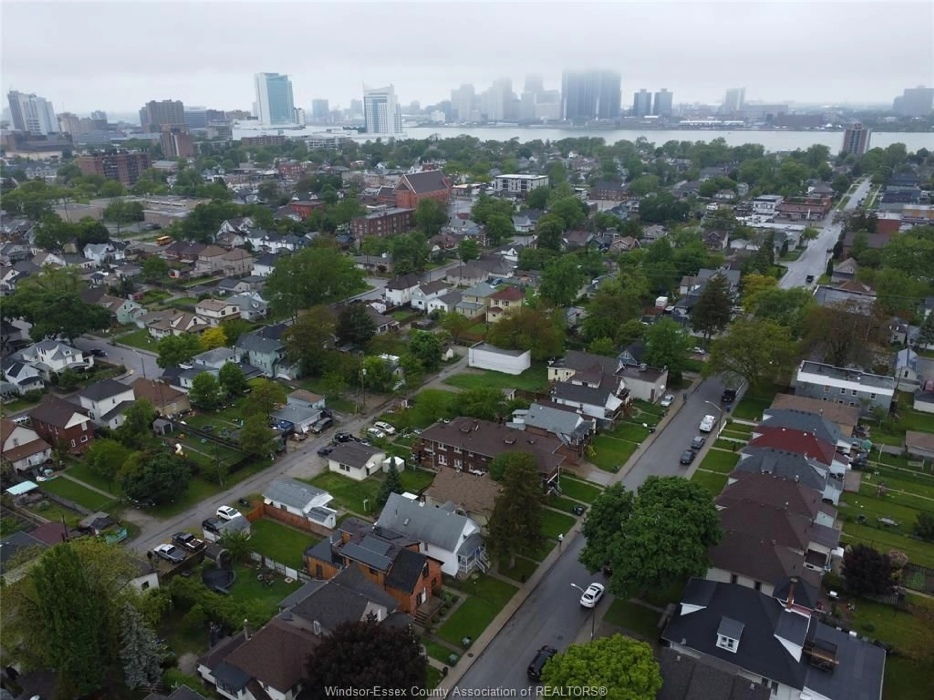 A pic from outside/outdoor area/front of a property/back of a property/a pic from drone, city buildings view from balcony for 867 LANGLOIS, Windsor Ontario N9A 2G9