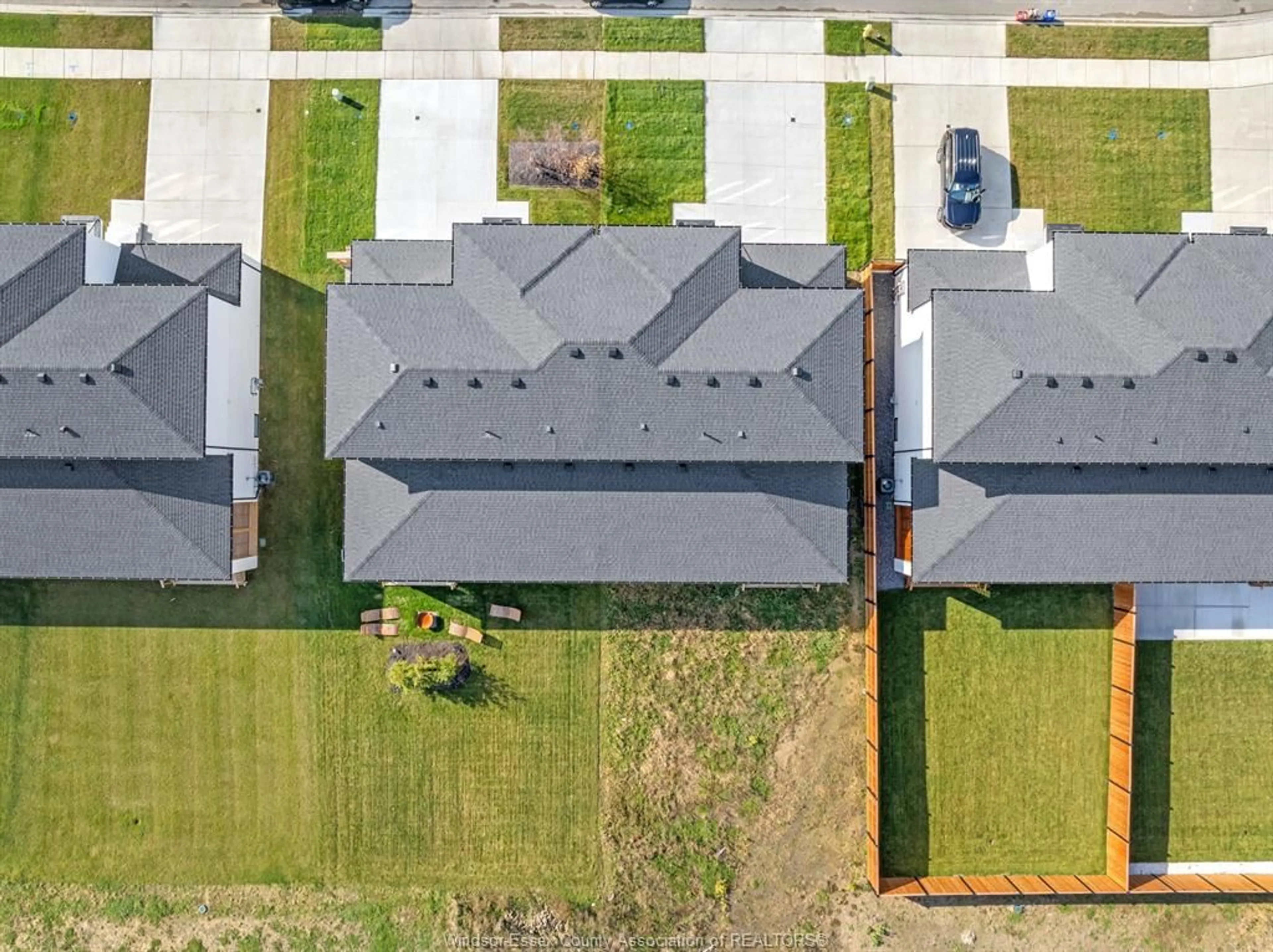 A pic from outside/outdoor area/front of a property/back of a property/a pic from drone, street for 4557 VALERIO Cres, LaSalle Ontario N9H 0N2
