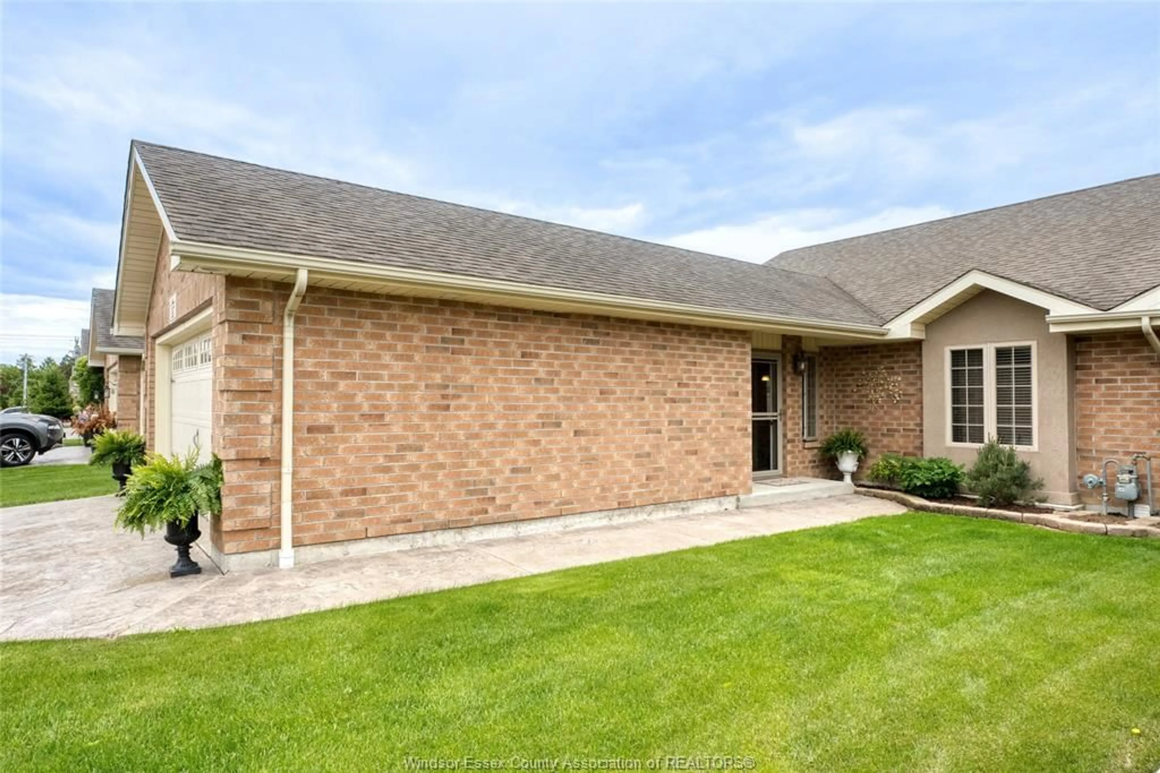 Home with brick exterior material, street for 517 GOLFVIEW Dr, Amherstburg Ontario N9V 0A2