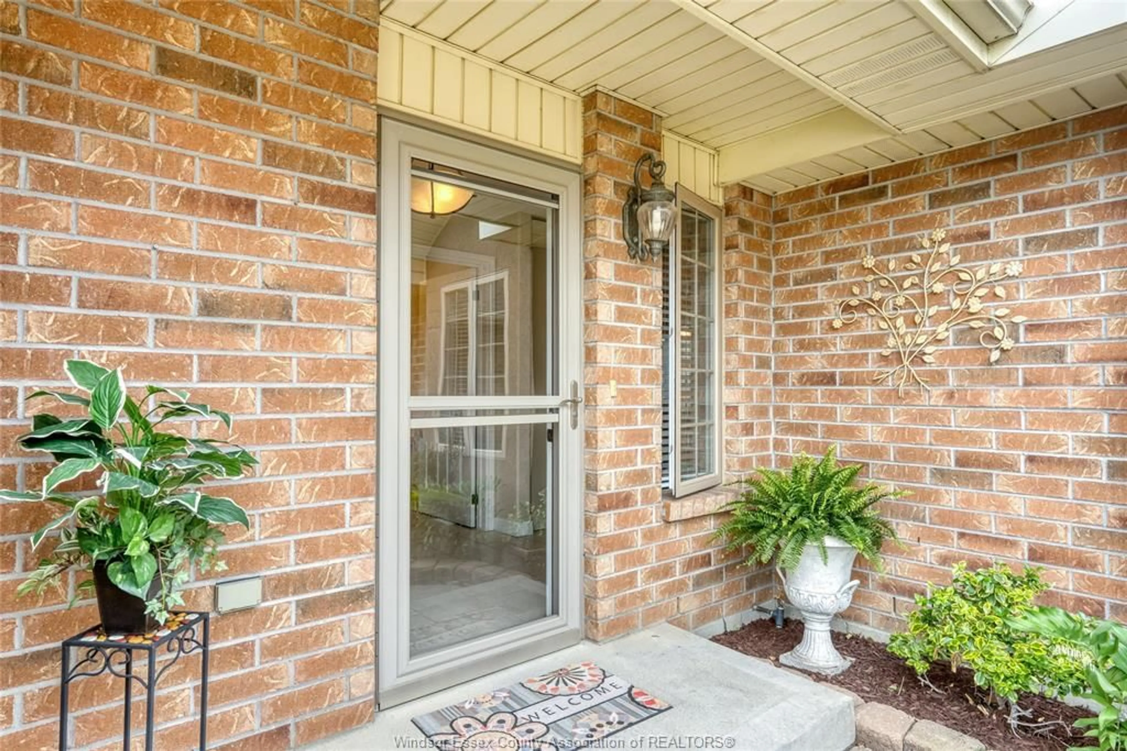 Indoor entryway for 517 GOLFVIEW Dr, Amherstburg Ontario N9V 0A2