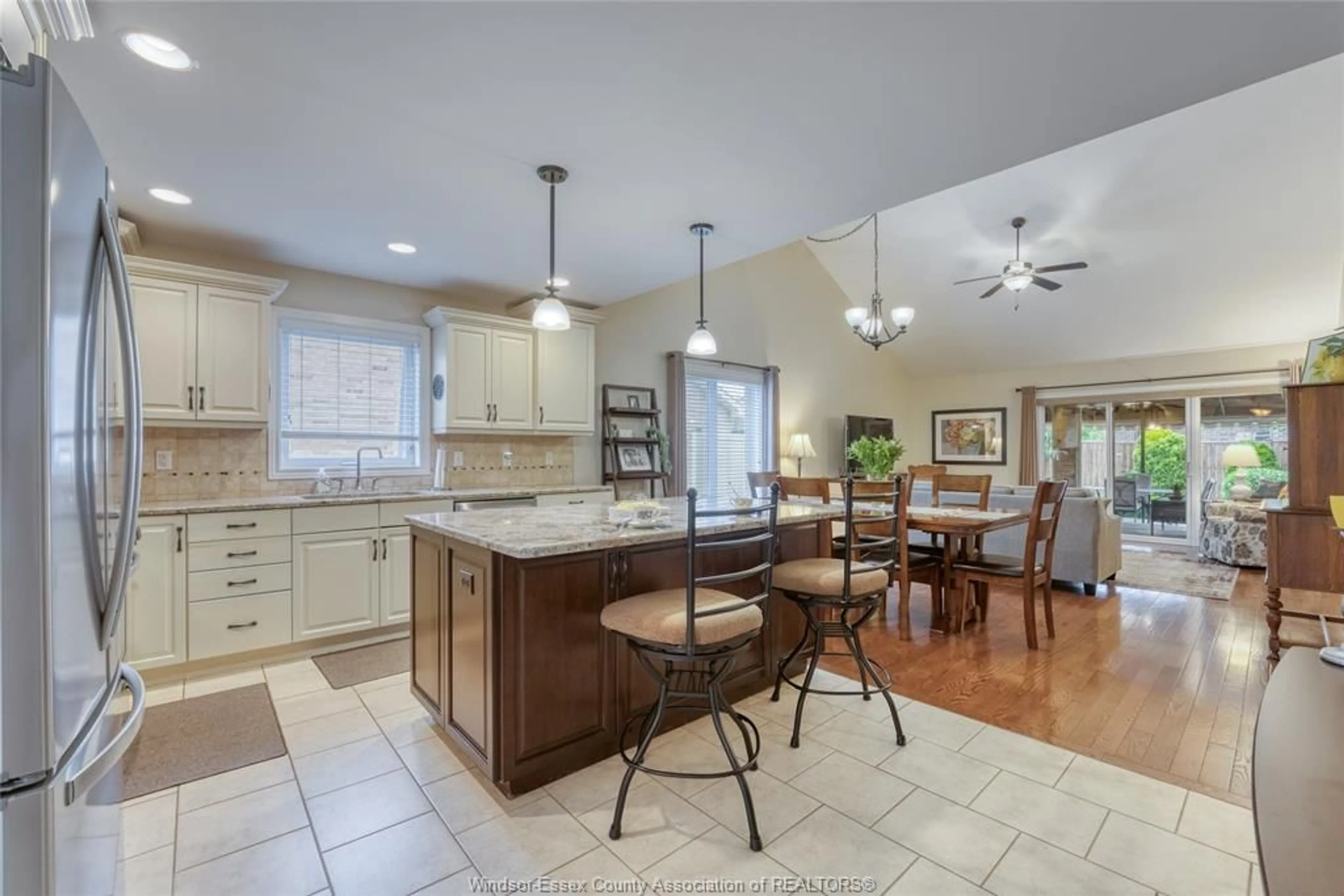 Open concept kitchen, ceramic/tile floor for 517 GOLFVIEW Dr, Amherstburg Ontario N9V 0A2