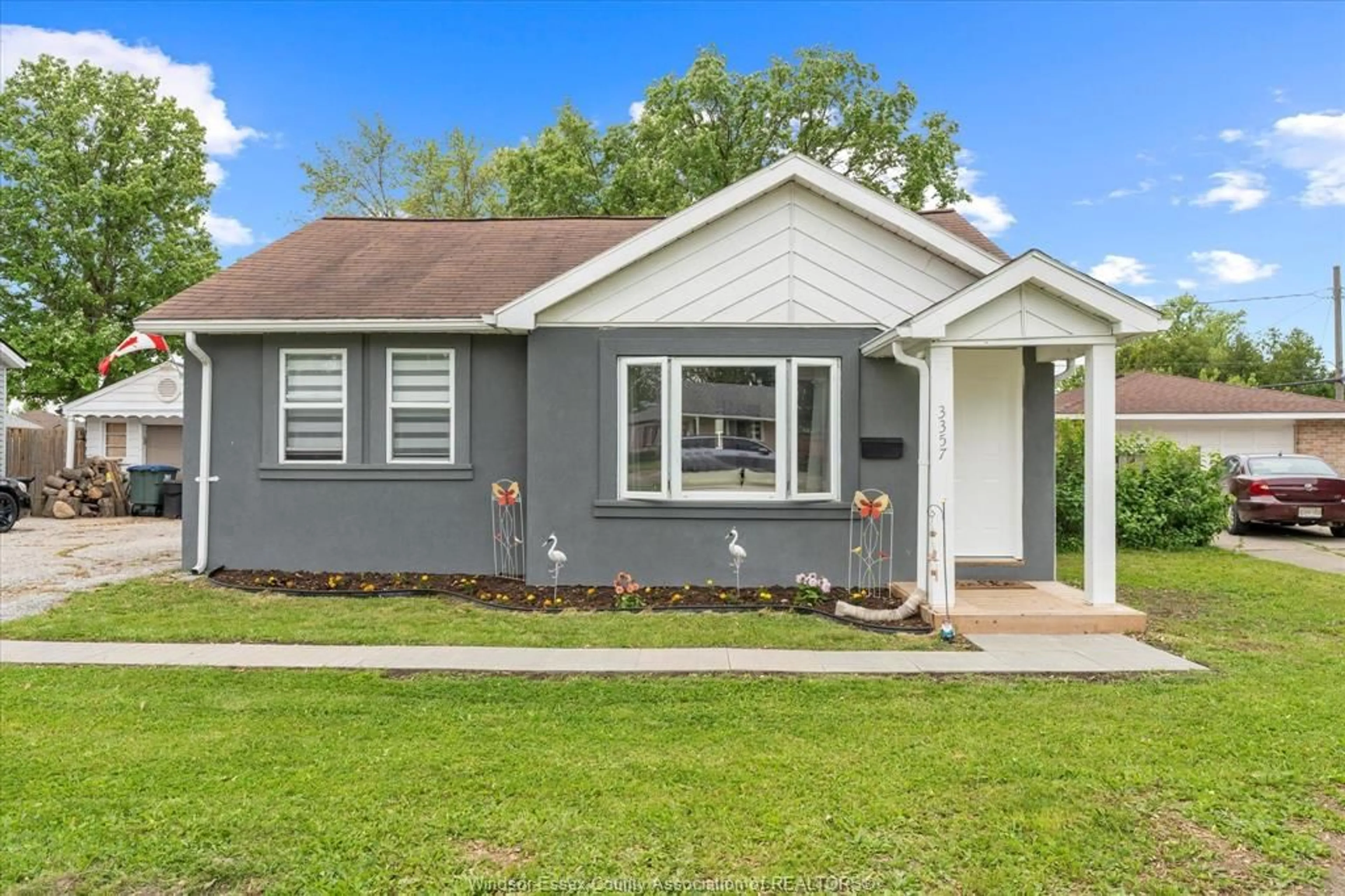 Home with vinyl exterior material, street for 3357 BLISS Rd, Windsor Ontario N9W 3B4