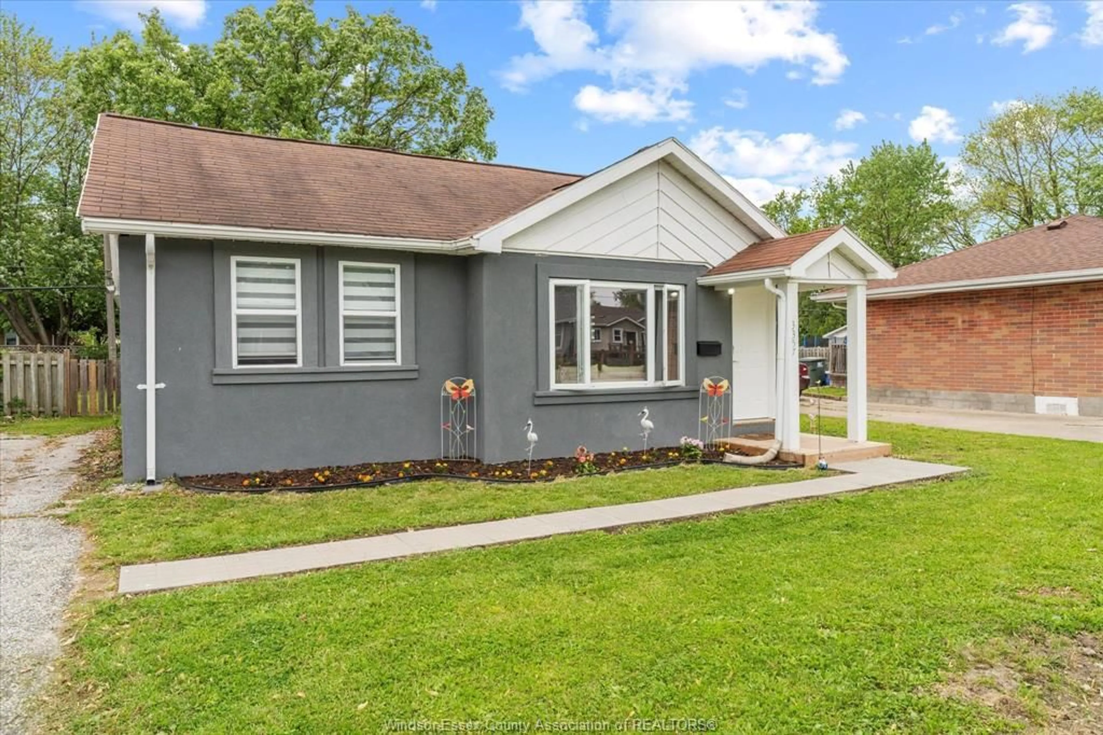 Home with vinyl exterior material, street for 3357 BLISS Rd, Windsor Ontario N9W 3B4