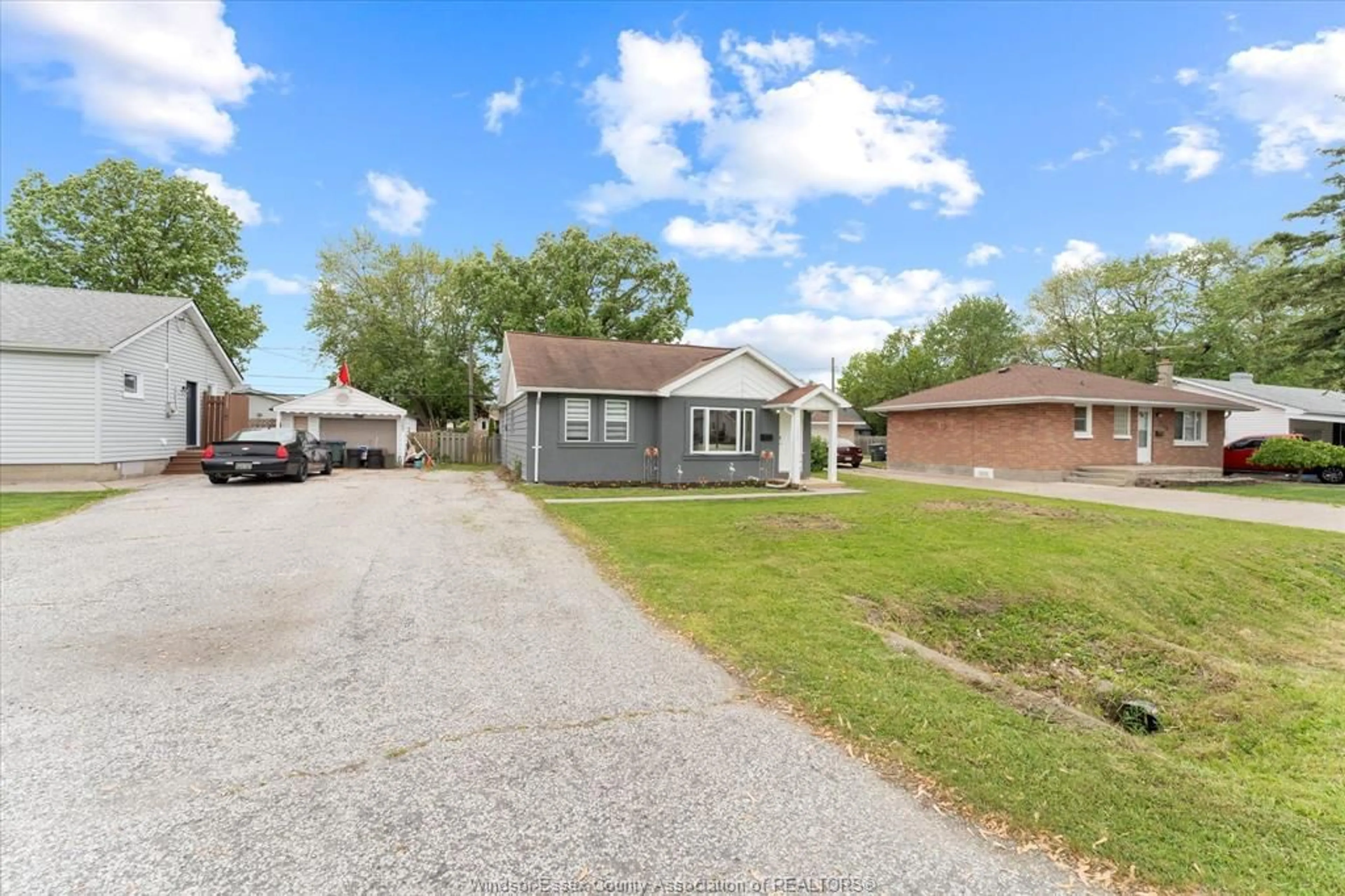 A pic from outside/outdoor area/front of a property/back of a property/a pic from drone, street for 3357 BLISS Rd, Windsor Ontario N9W 3B4