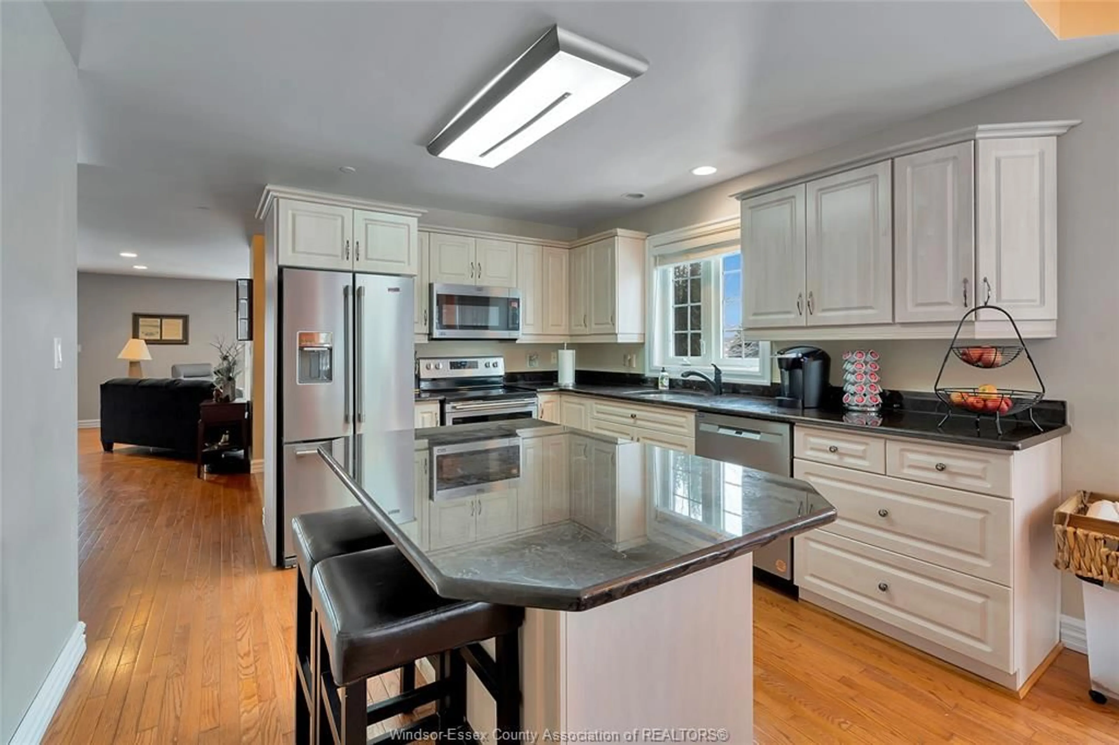 Open concept kitchen, ceramic/tile floor for 233 CRYSTAL BAY Dr, Amherstburg Ontario N9V 4A6