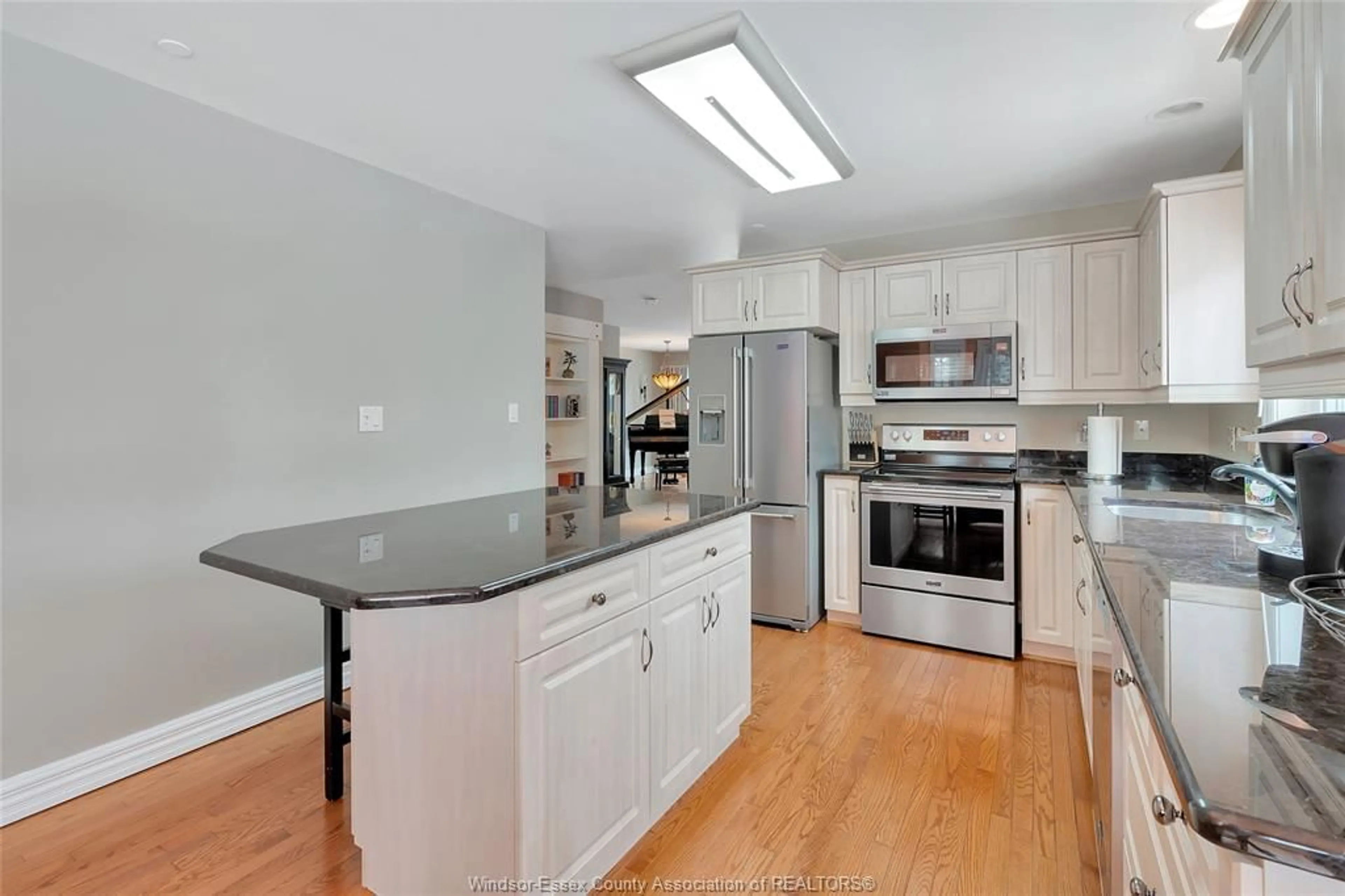 Open concept kitchen, unknown for 233 CRYSTAL BAY Dr, Amherstburg Ontario N9V 4A6