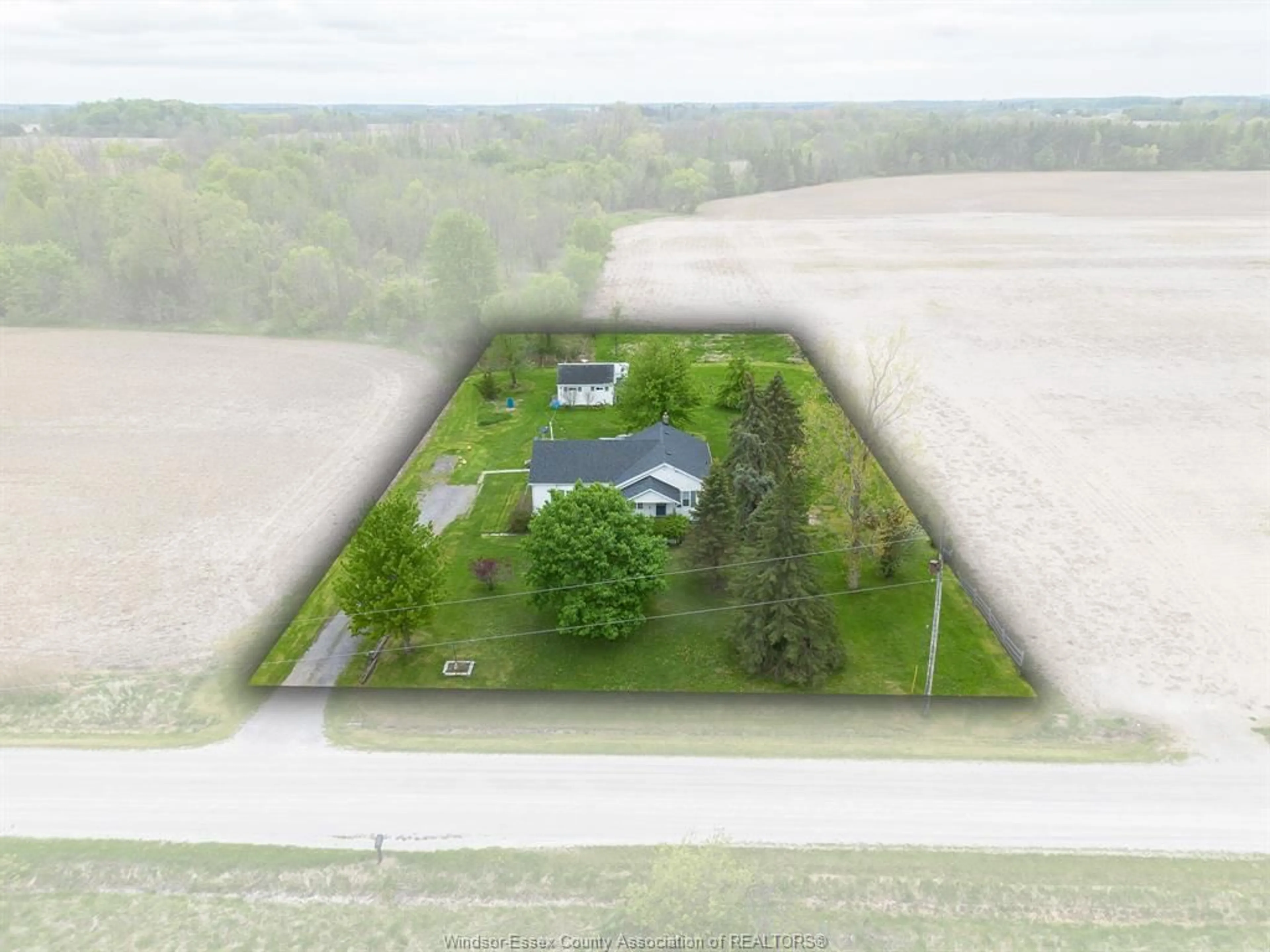 A pic from outside/outdoor area/front of a property/back of a property/a pic from drone, building for 5839 Kent Line, Croton Ontario N0P 1K0