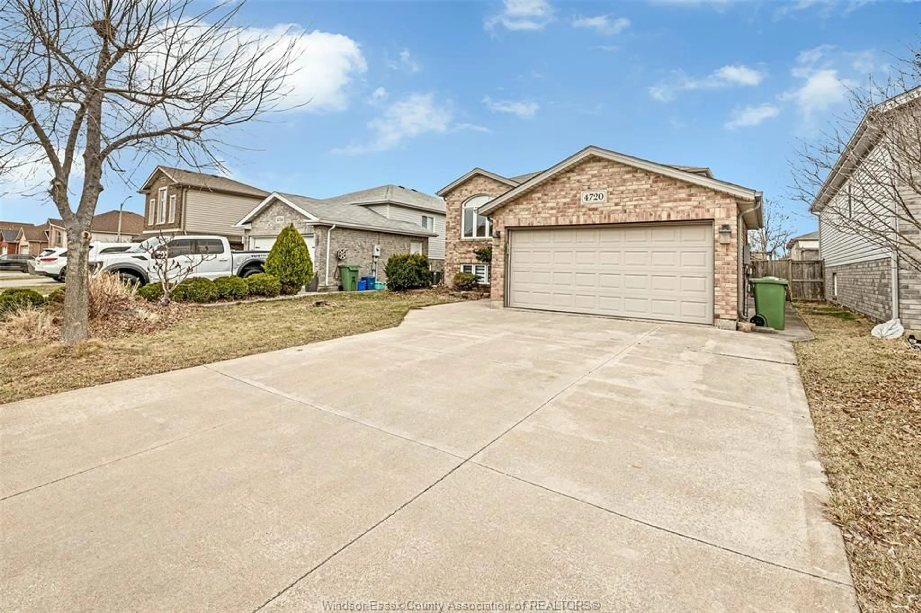 A pic from outside/outdoor area/front of a property/back of a property/a pic from drone, street for 4720 WHITEFISH Cres, Windsor Ontario N9G 3E1