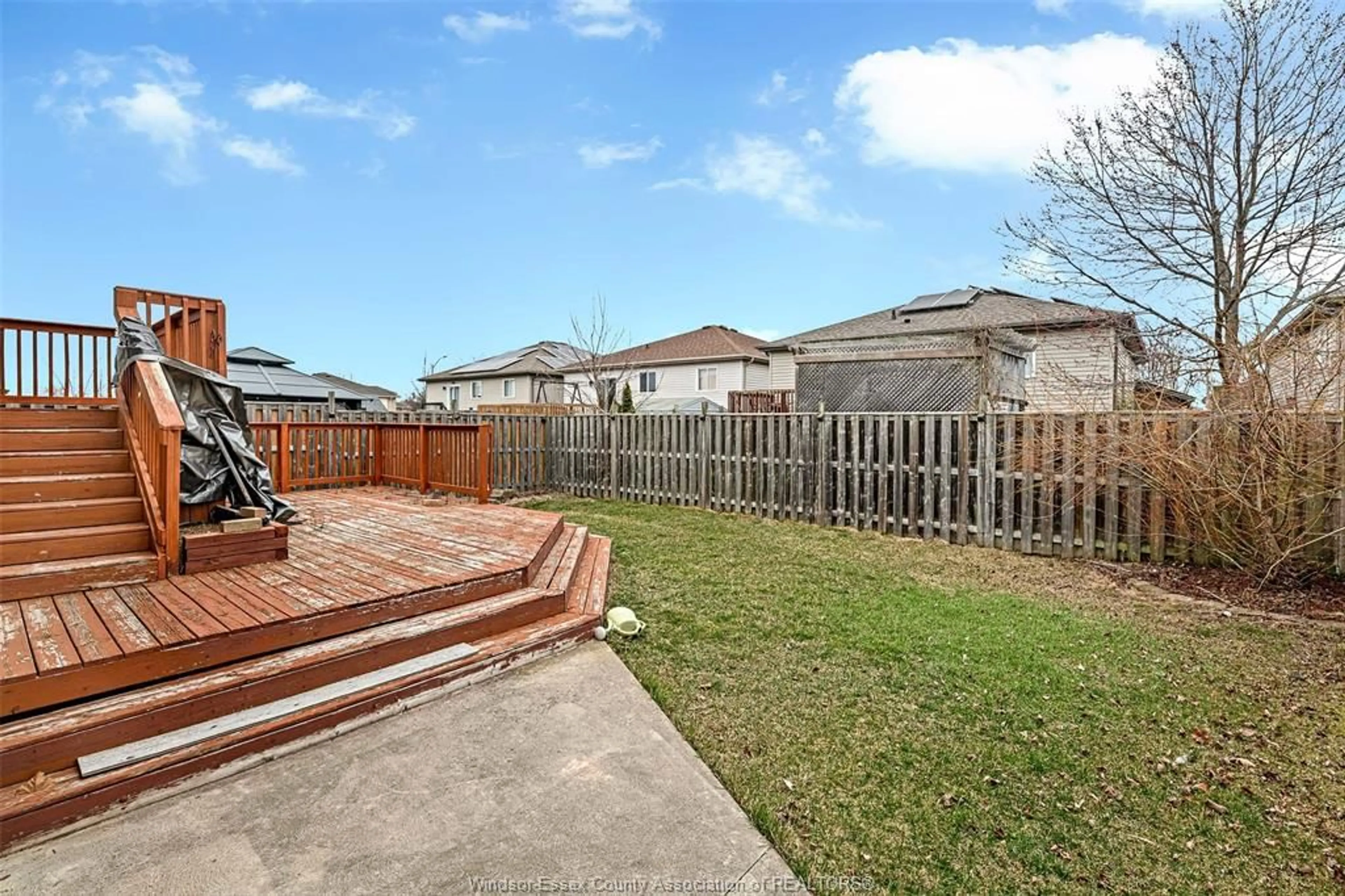 A pic from outside/outdoor area/front of a property/back of a property/a pic from drone, street for 4720 WHITEFISH Cres, Windsor Ontario N9G 3E1