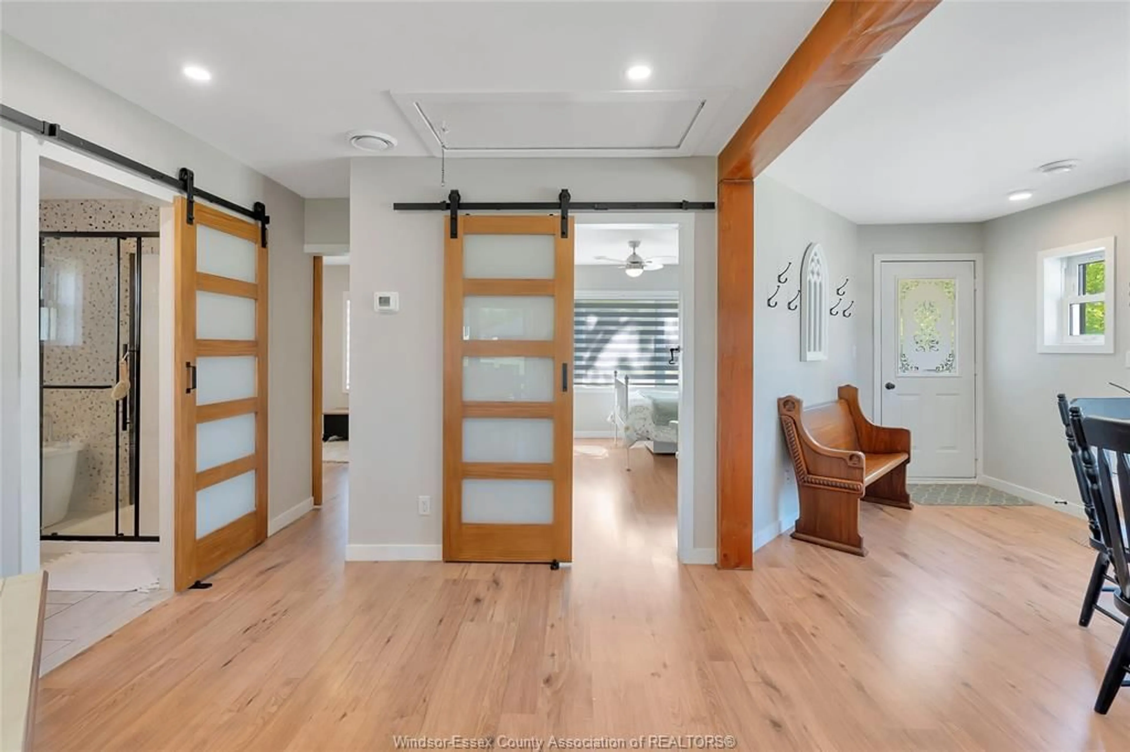Indoor entryway for 2615 Victoria St, Woodslee Ontario N0R 1V0