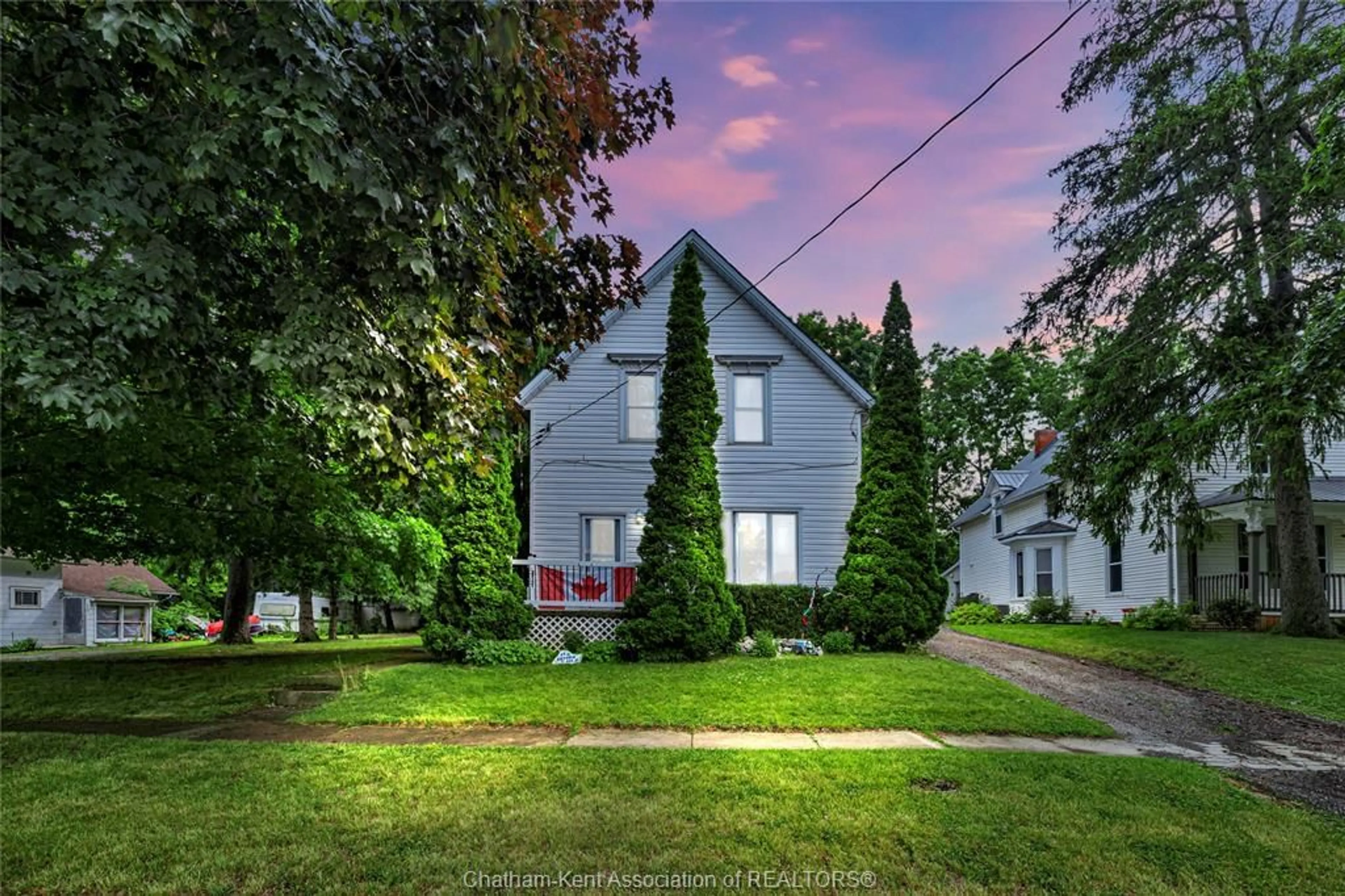 A pic from outside/outdoor area/front of a property/back of a property/a pic from drone, street for 25 VICTORIA Ave, Ridgetown Ontario N0P 2C0