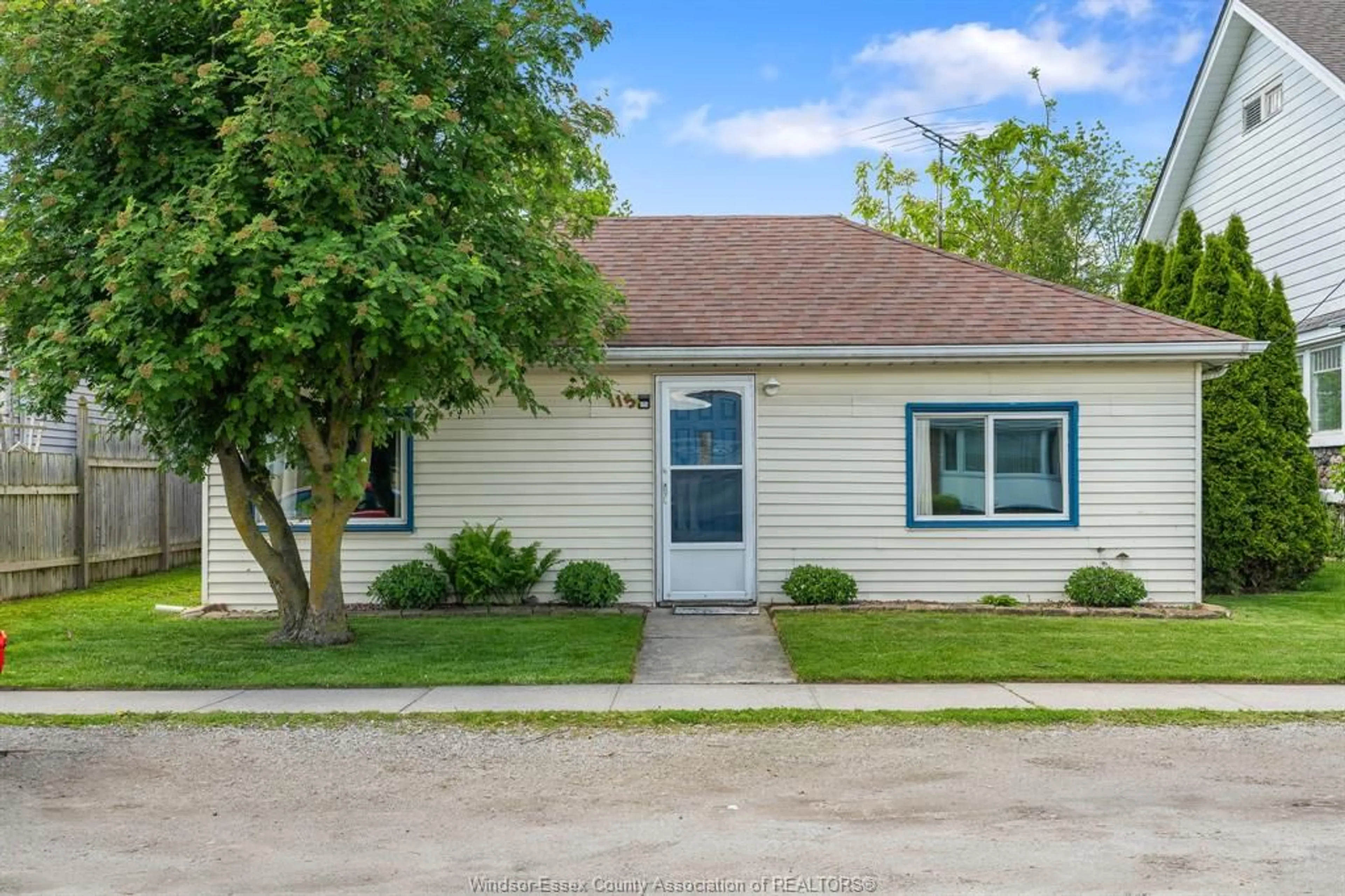 Home with vinyl exterior material, street for 115 Victoria St, Harrow Ontario N0R 1G0