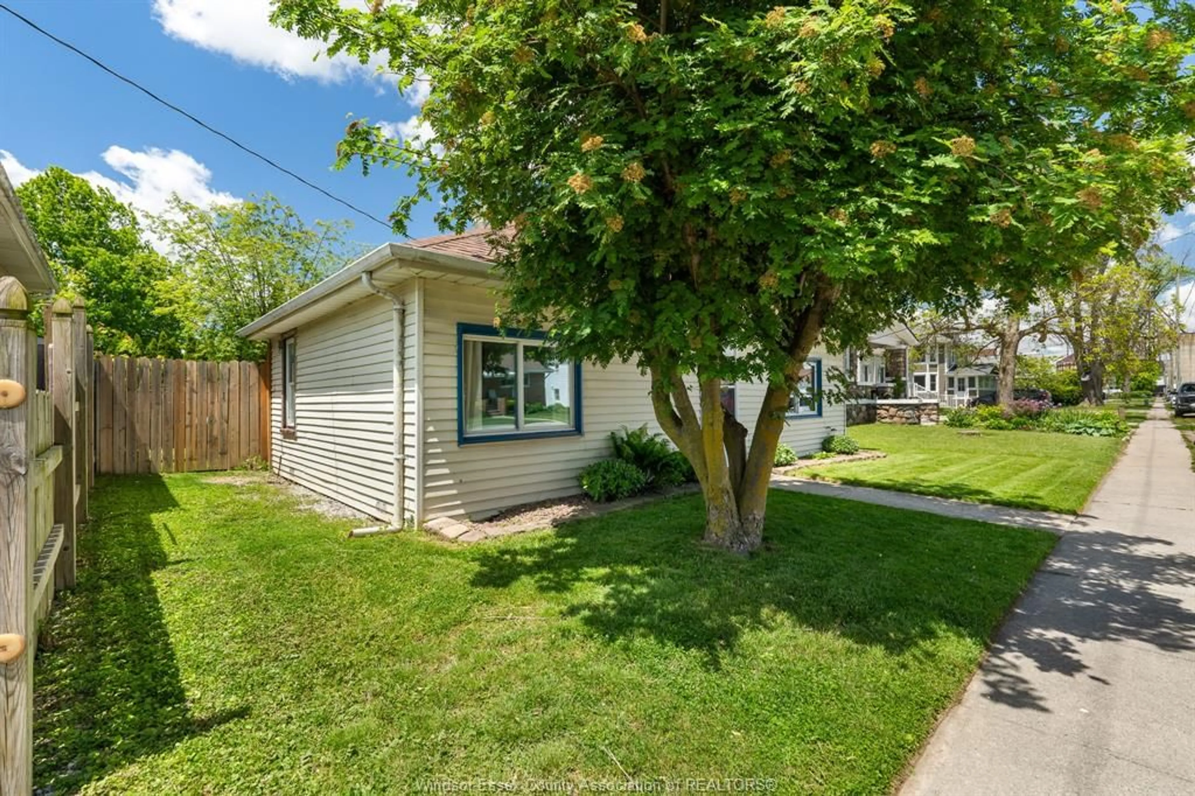 Unknown for 115 Victoria St, Harrow Ontario N0R 1G0