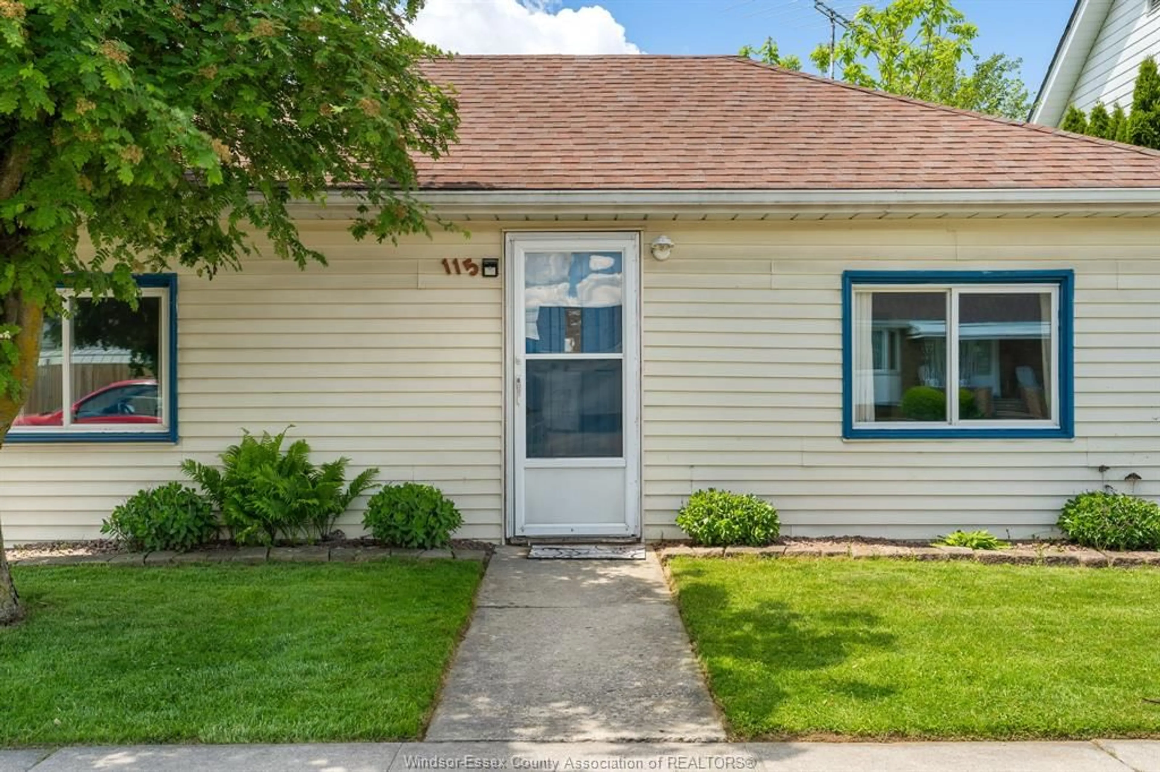 Home with vinyl exterior material, street for 115 Victoria St, Harrow Ontario N0R 1G0