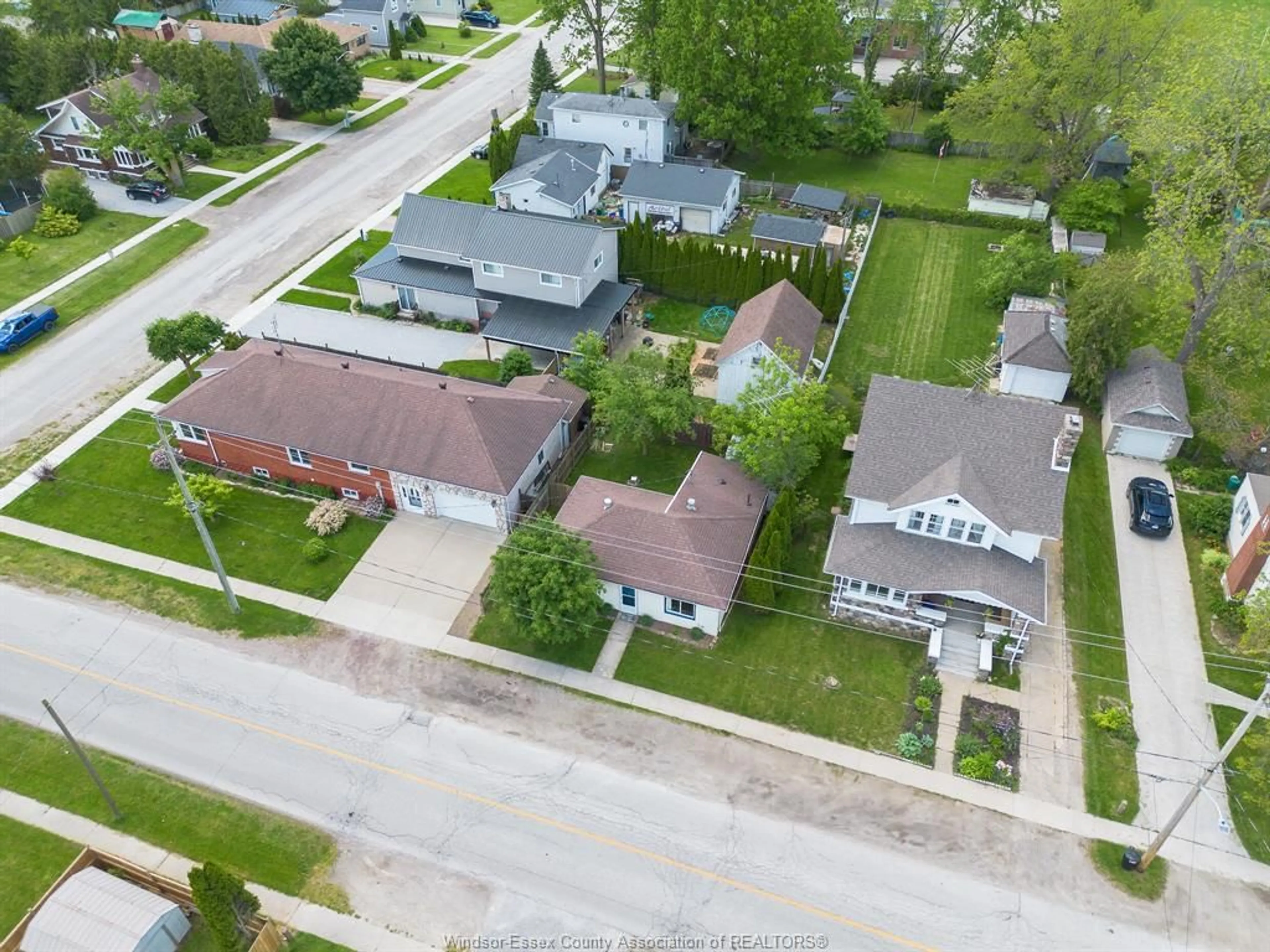 A pic from outside/outdoor area/front of a property/back of a property/a pic from drone, street for 115 Victoria St, Harrow Ontario N0R 1G0