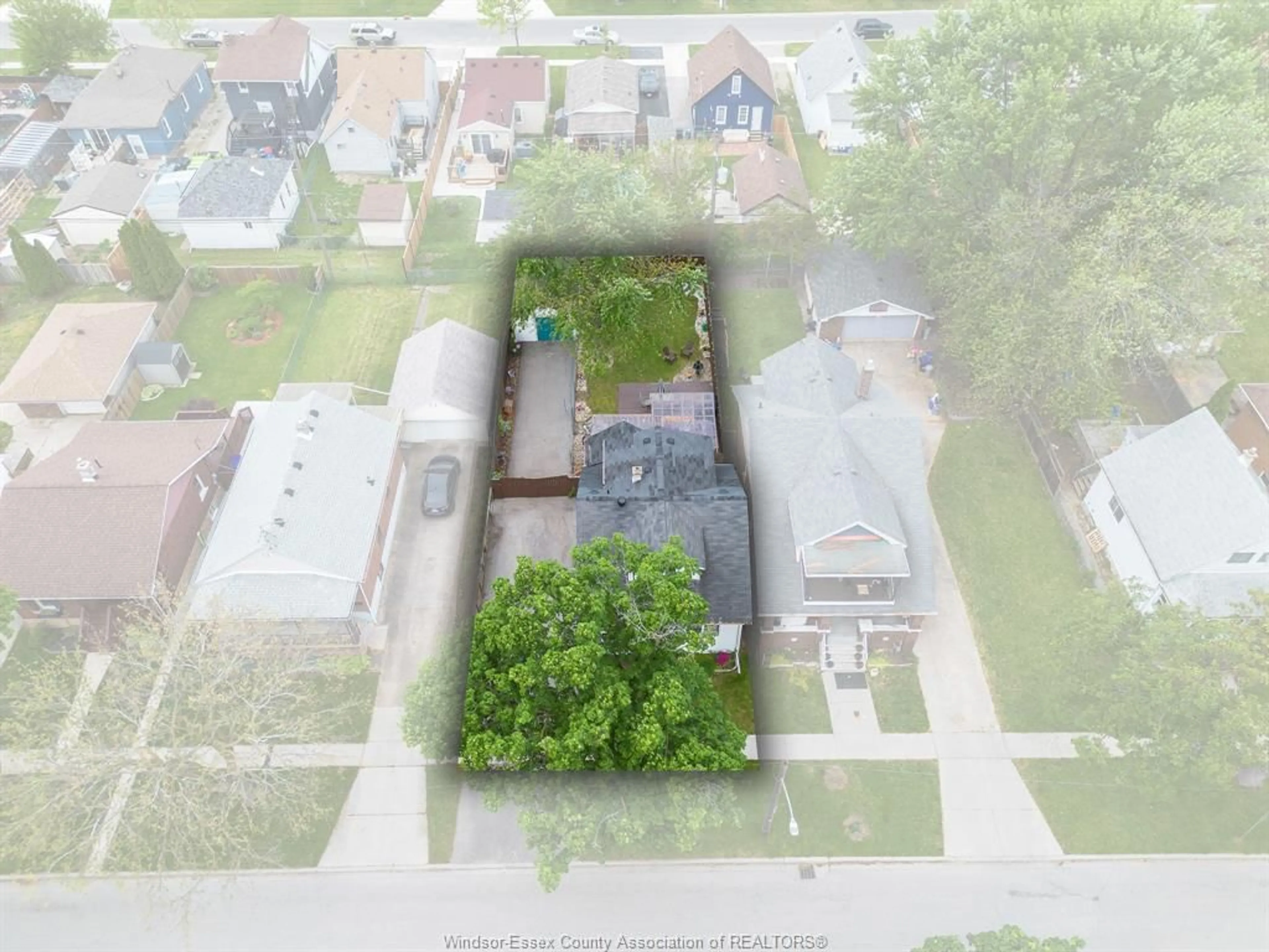A pic from outside/outdoor area/front of a property/back of a property/a pic from drone, street for 1575 ALBERT, Windsor Ontario N8Y 3R3
