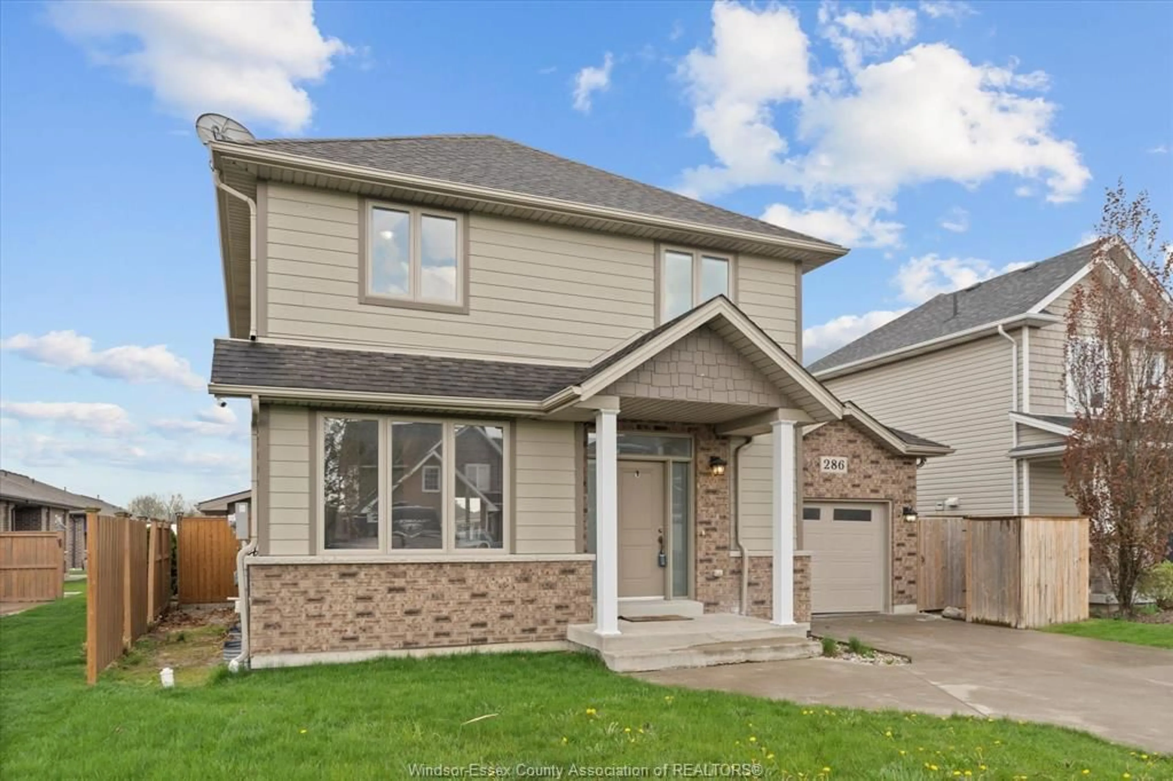 Home with brick exterior material, street for 286 GOLFVIEW Dr, Amherstburg Ontario N9V 1A0