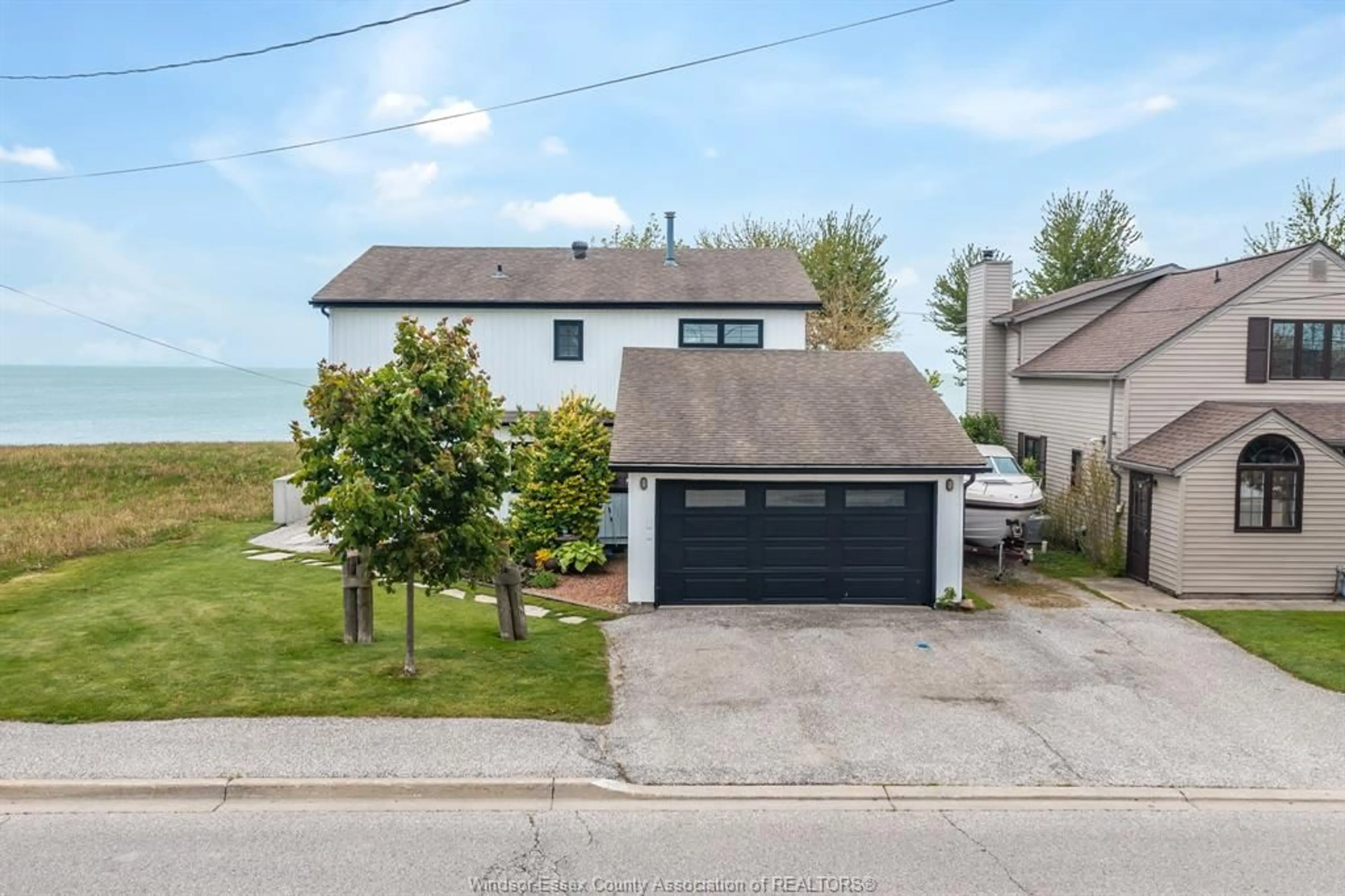 A pic from outside/outdoor area/front of a property/back of a property/a pic from drone, street for 198 ROBSON, Leamington Ontario N8H 5R1