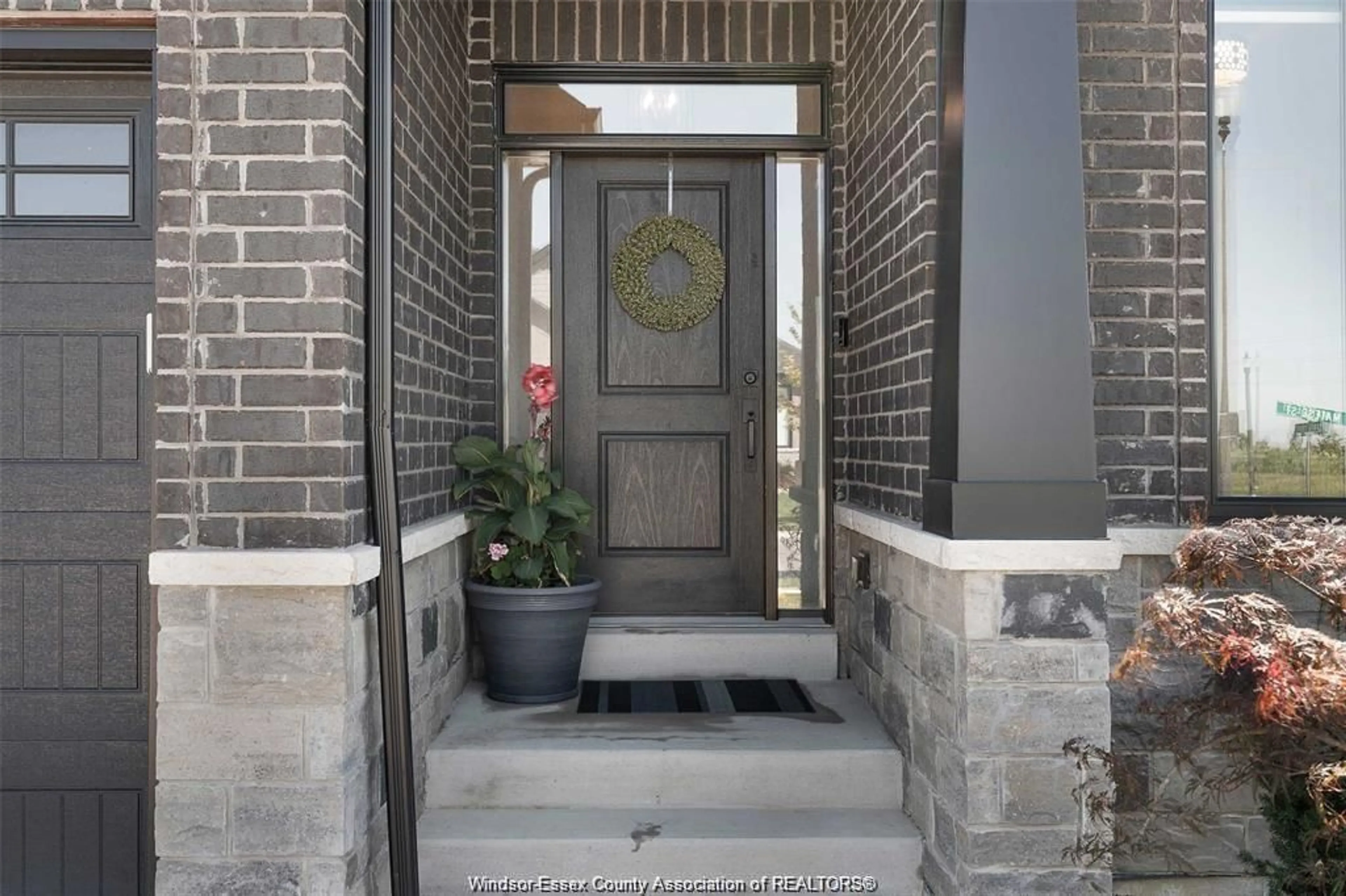 Indoor entryway for 417 MATESE, Lakeshore Ontario N0R 1A0