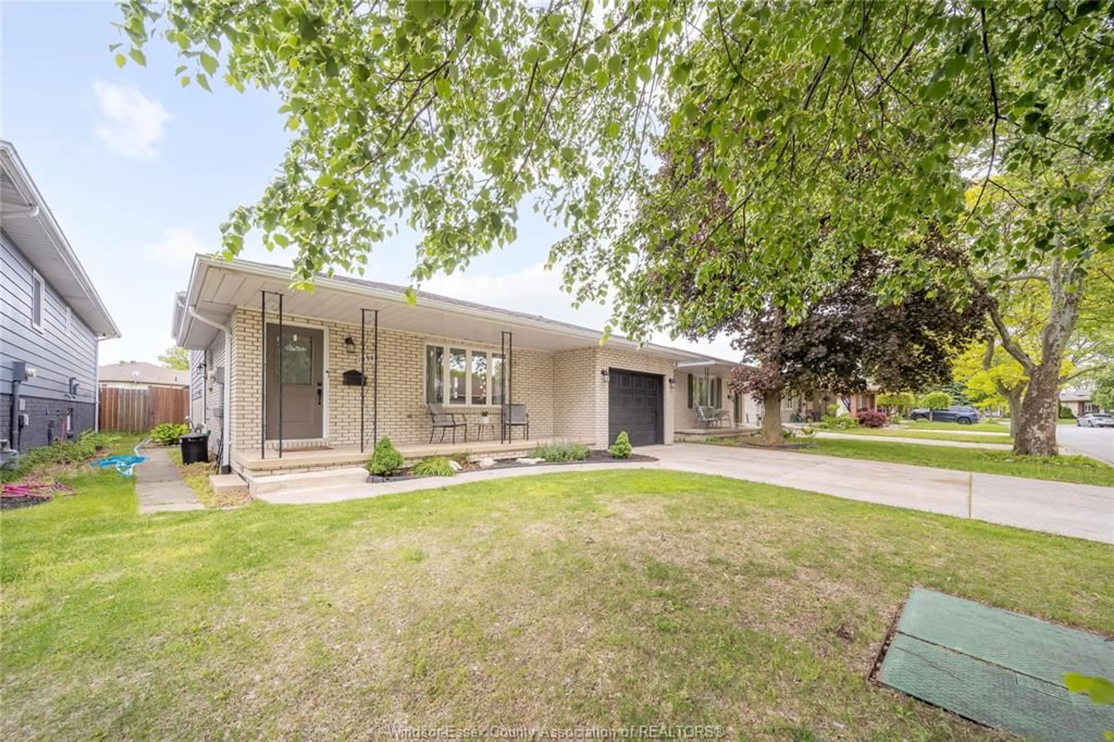 Home with brick exterior material, street for 10348 LONSDALE Cres, Windsor Ontario N8R 2E3