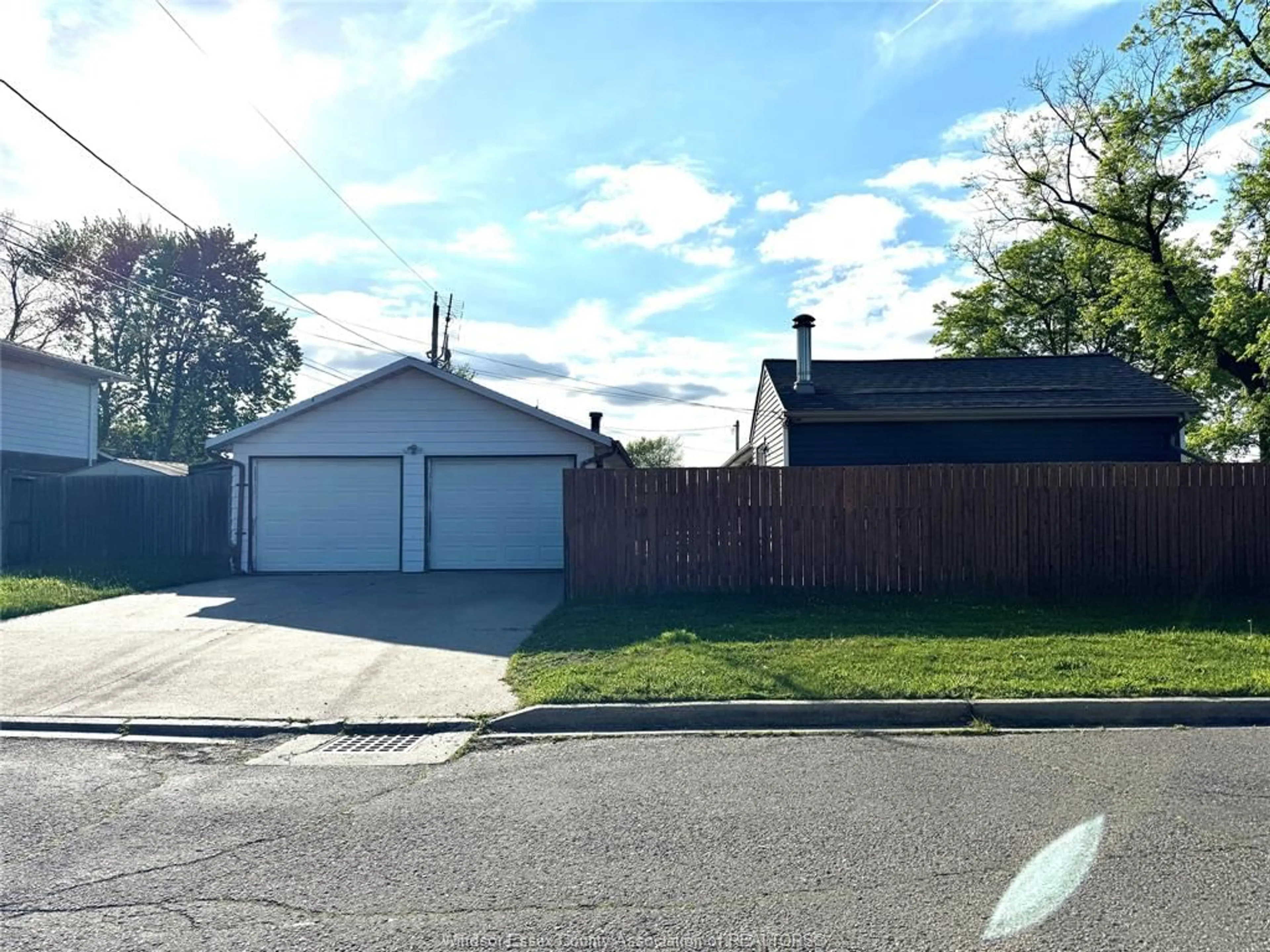 Unknown for 1621 CAMPBELL, Windsor Ontario N9B 2K5