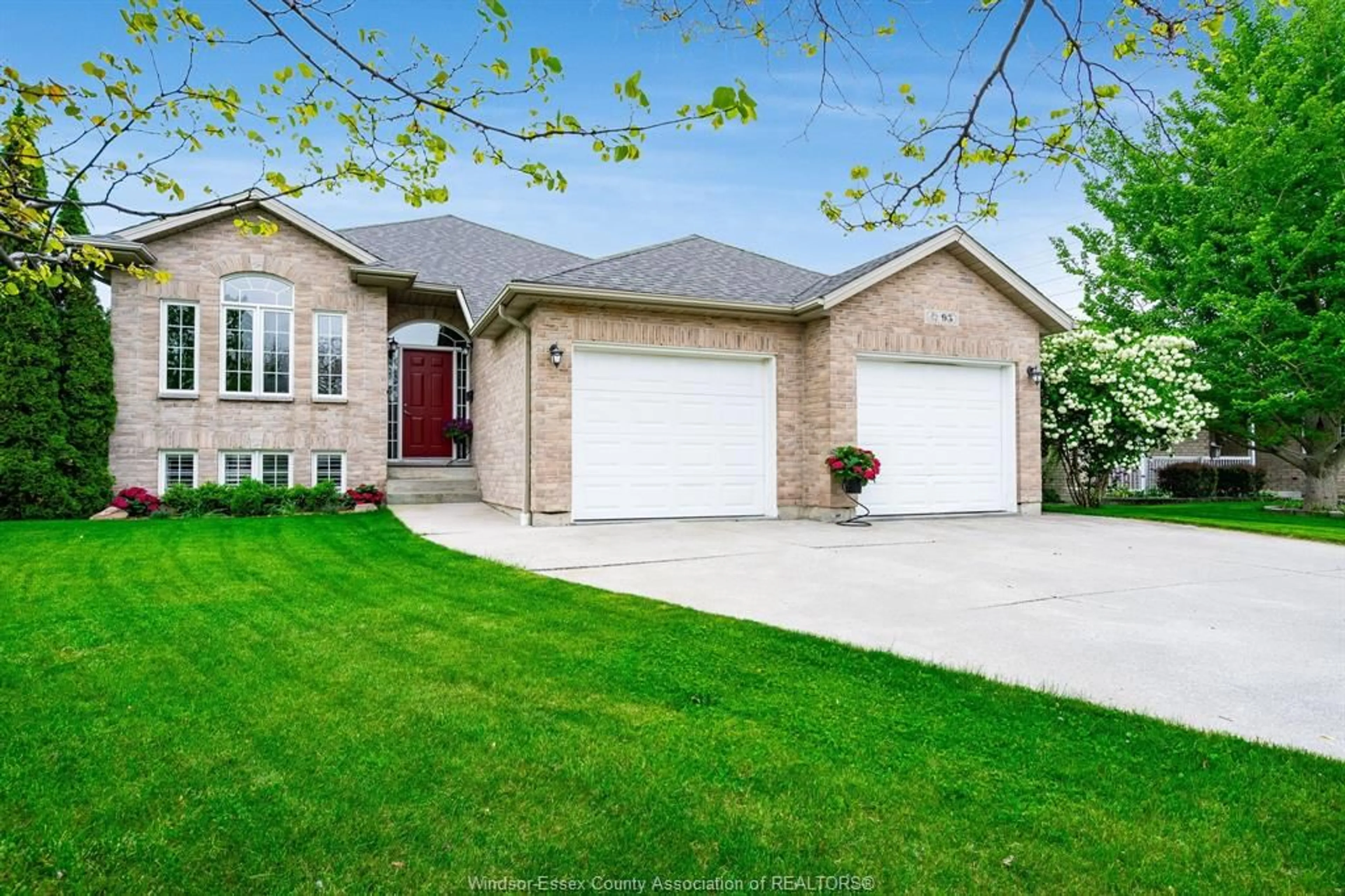 Home with brick exterior material, street for 95 MILLBROOK Dr, Kingsville Ontario N9Y 4A4