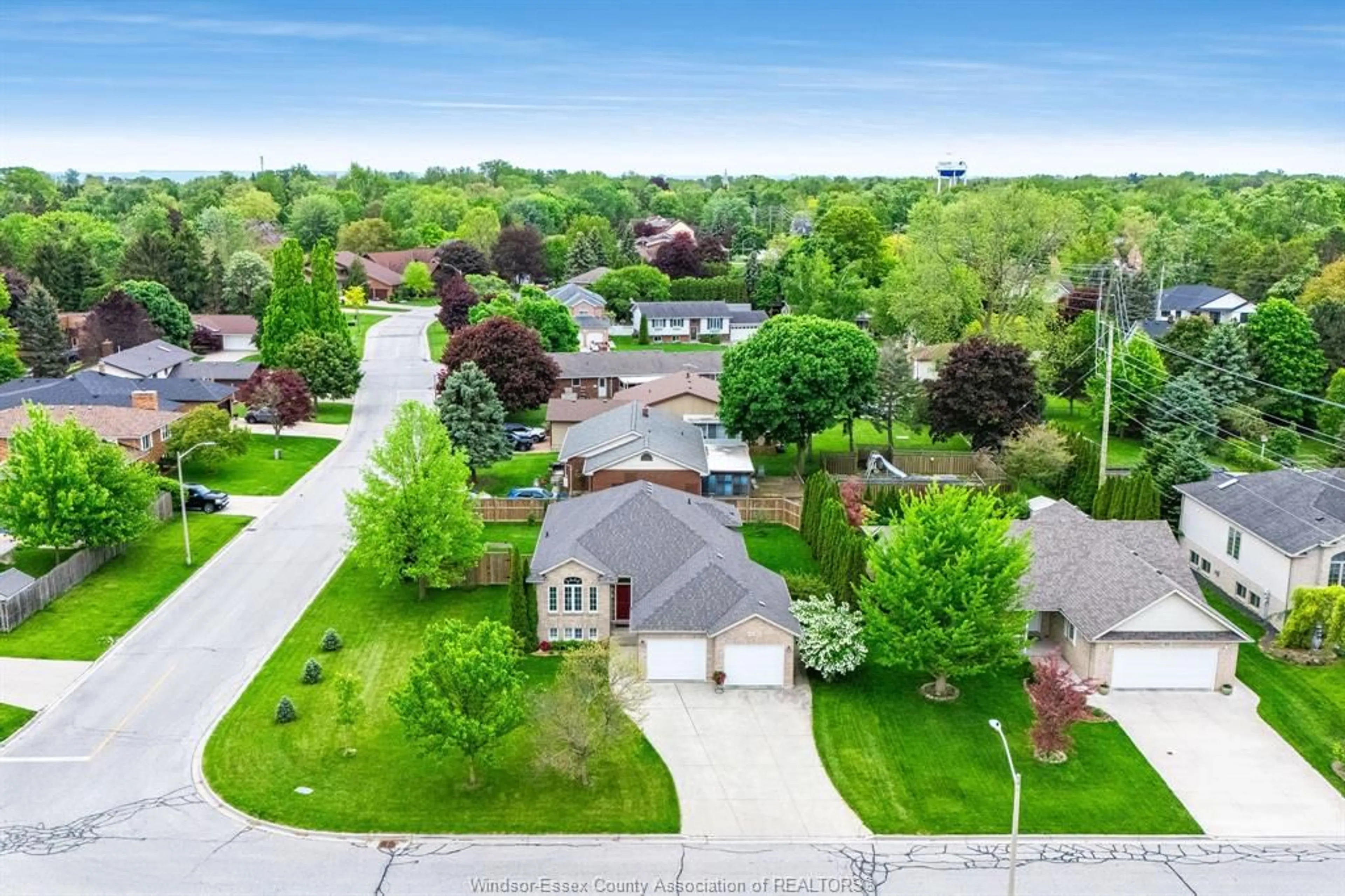 A pic from outside/outdoor area/front of a property/back of a property/a pic from drone, street for 95 MILLBROOK Dr, Kingsville Ontario N9Y 4A4