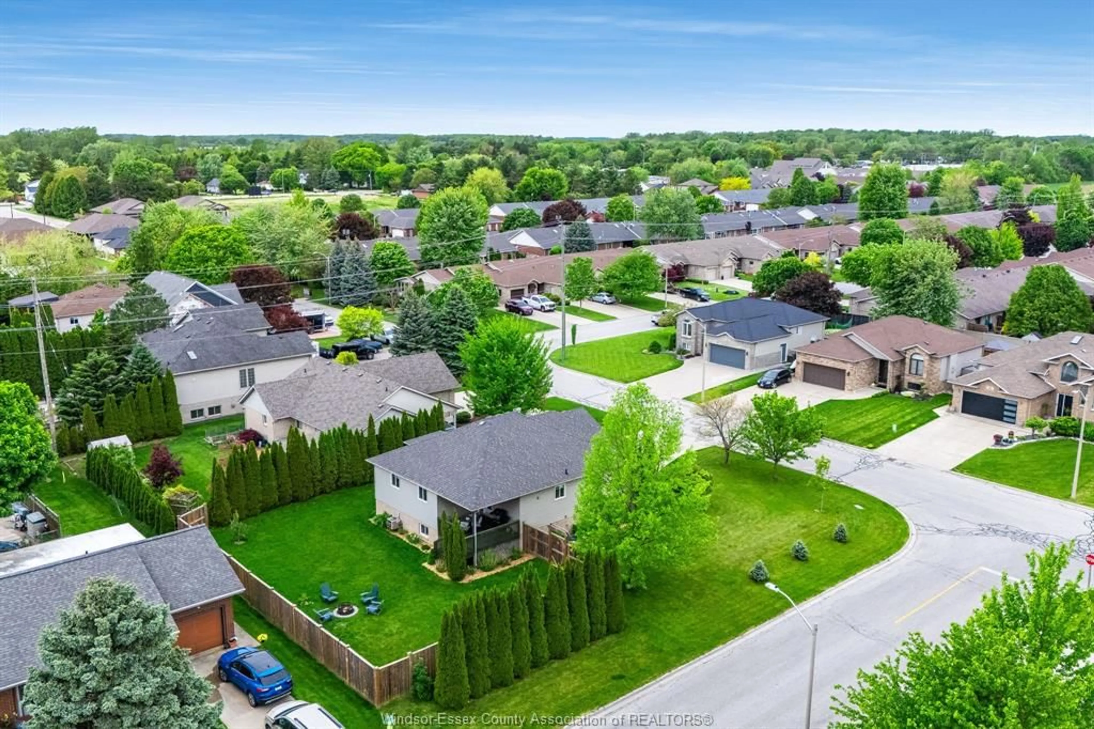 A pic from outside/outdoor area/front of a property/back of a property/a pic from drone, street for 95 MILLBROOK Dr, Kingsville Ontario N9Y 4A4