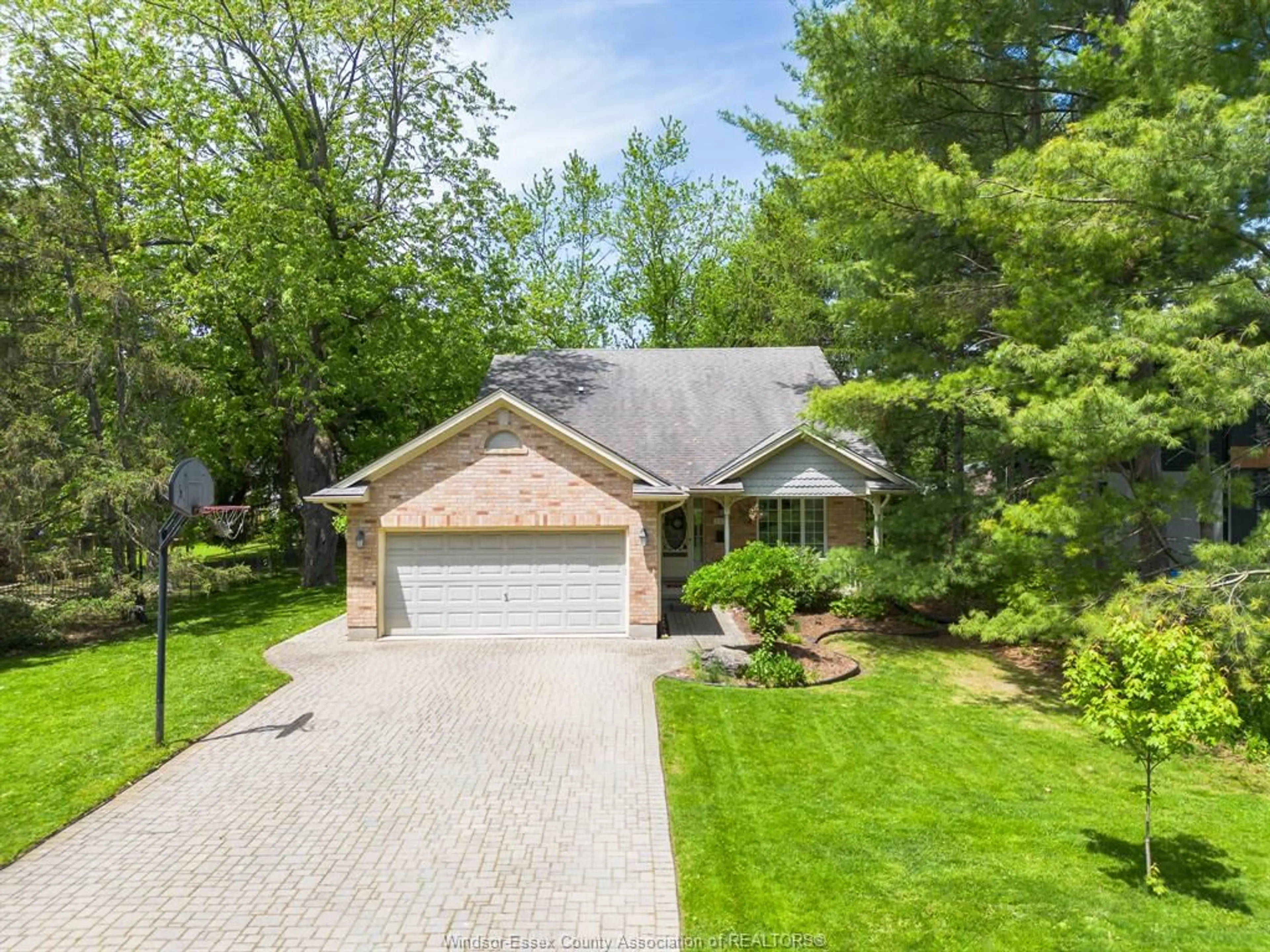 A pic from outside/outdoor area/front of a property/back of a property/a pic from drone, street for 149 ONTARIO, Middlesex Centre Ontario N0L 1R0