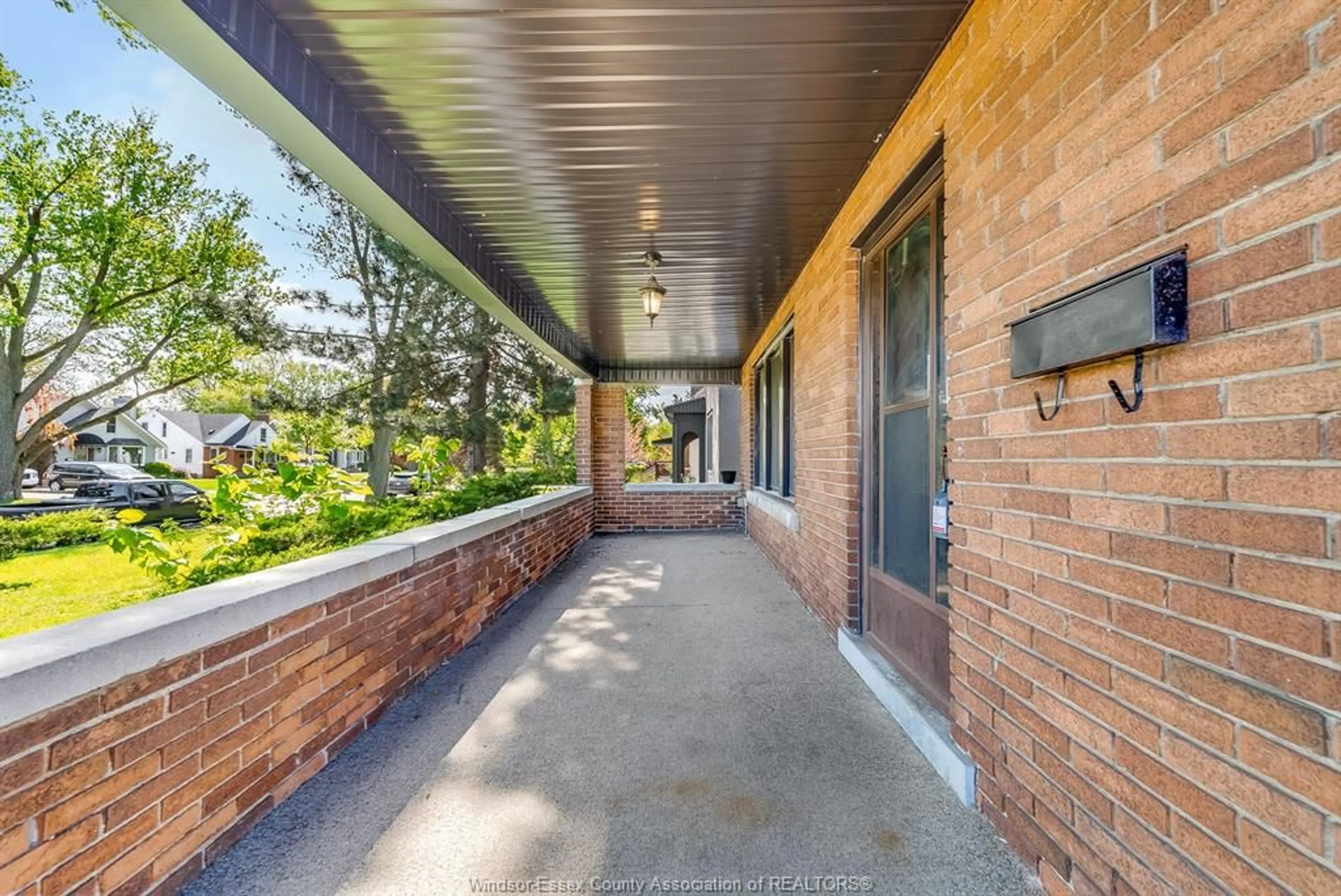Indoor foyer for 831 ST. MARYS, Windsor Ontario N8S 2T8