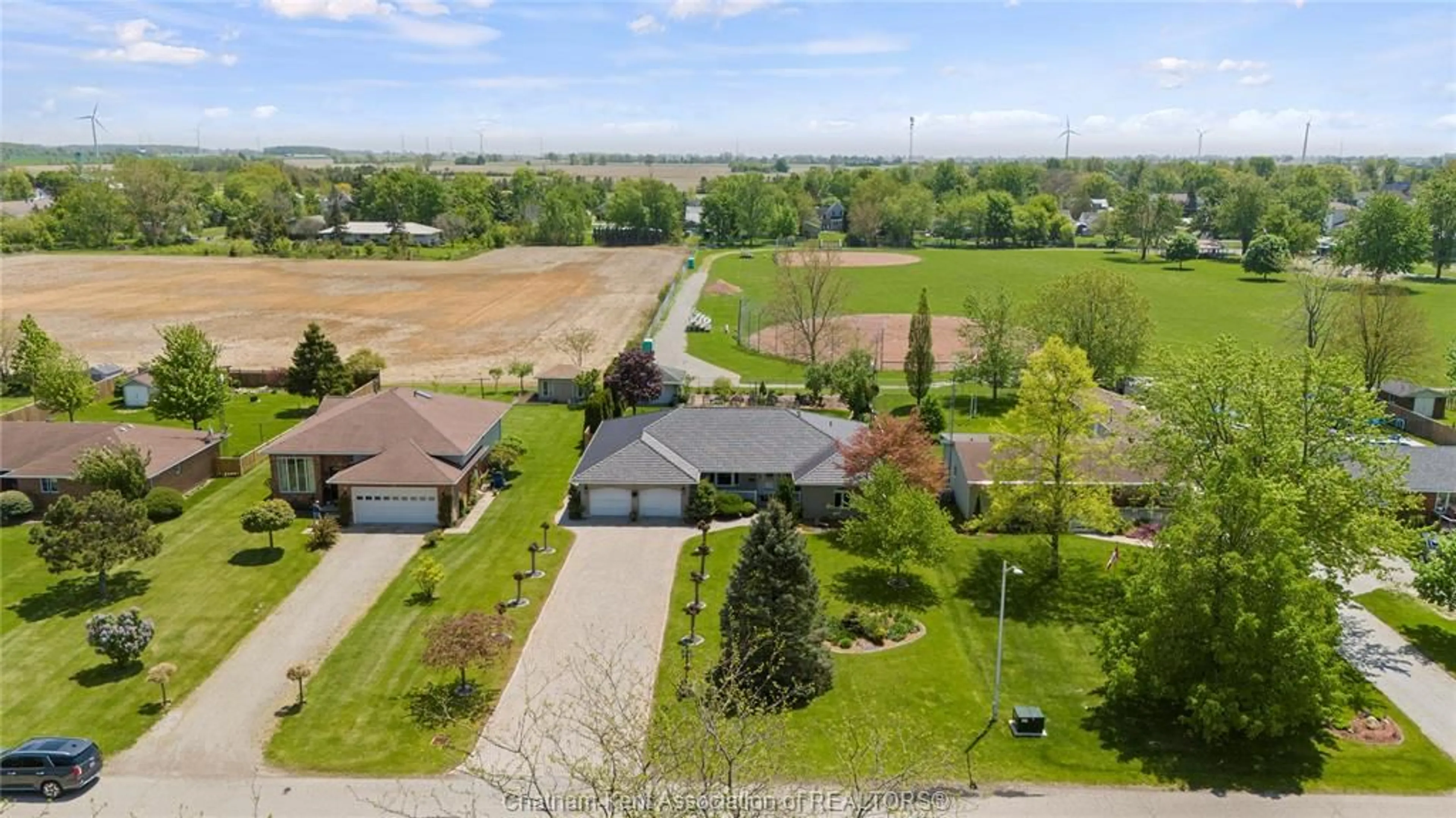 A pic from outside/outdoor area/front of a property/back of a property/a pic from drone, street for 19 Campbell St, Merlin Ontario N0P 1W0