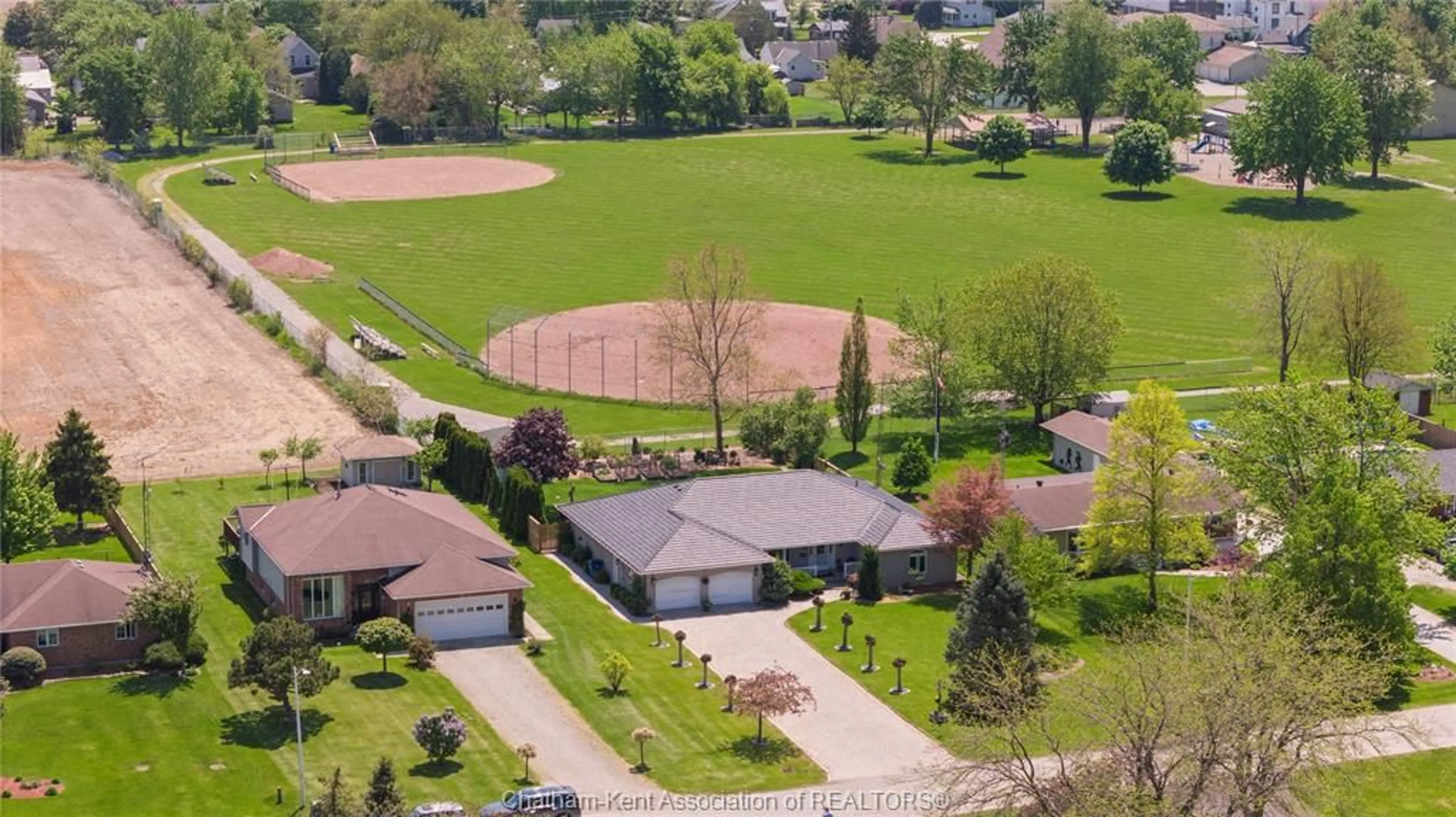 A pic from outside/outdoor area/front of a property/back of a property/a pic from drone, street for 19 Campbell St, Merlin Ontario N0P 1W0