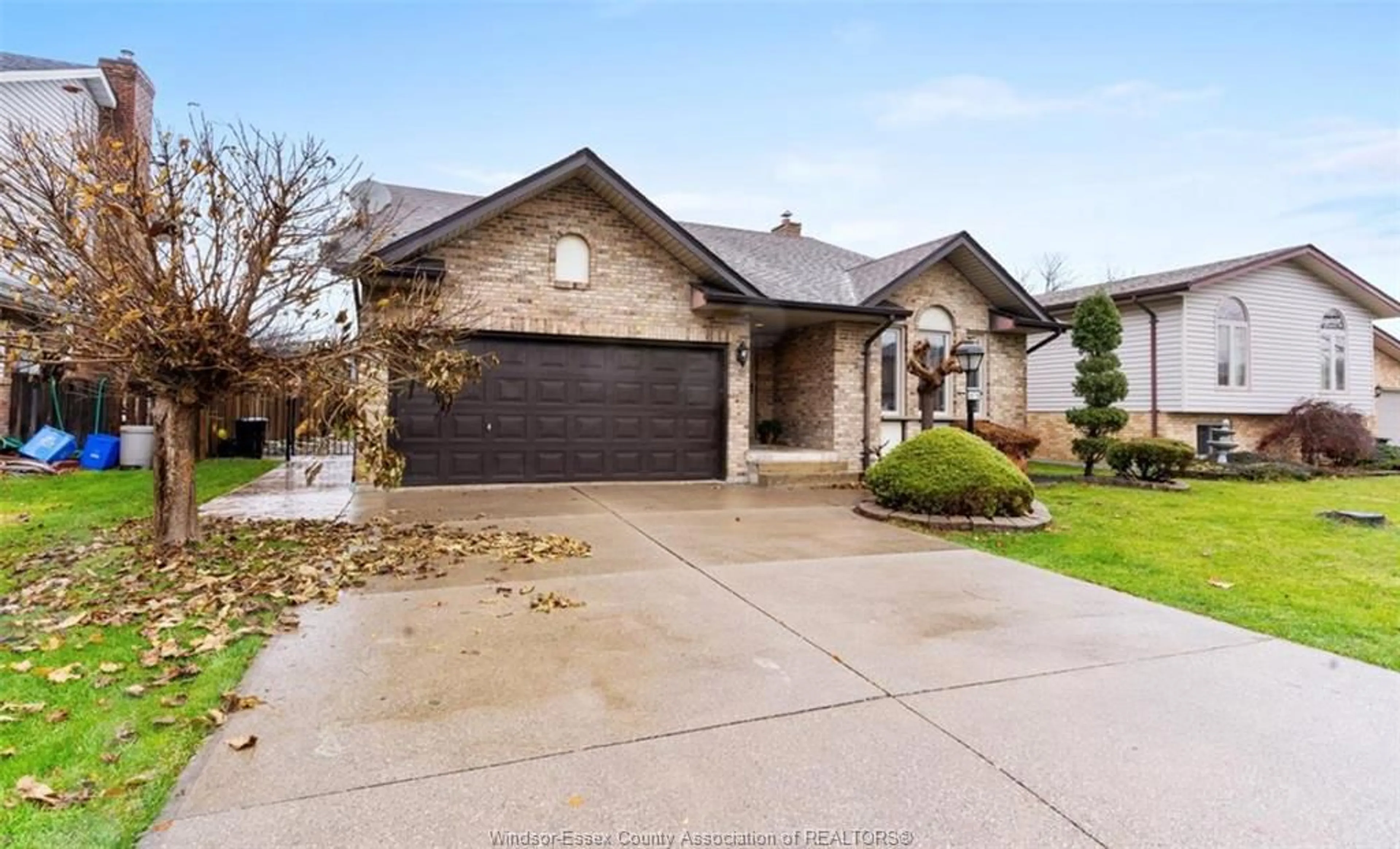 Home with brick exterior material, unknown for 2076 EDGEMORE, LaSalle Ontario N9H 2E1
