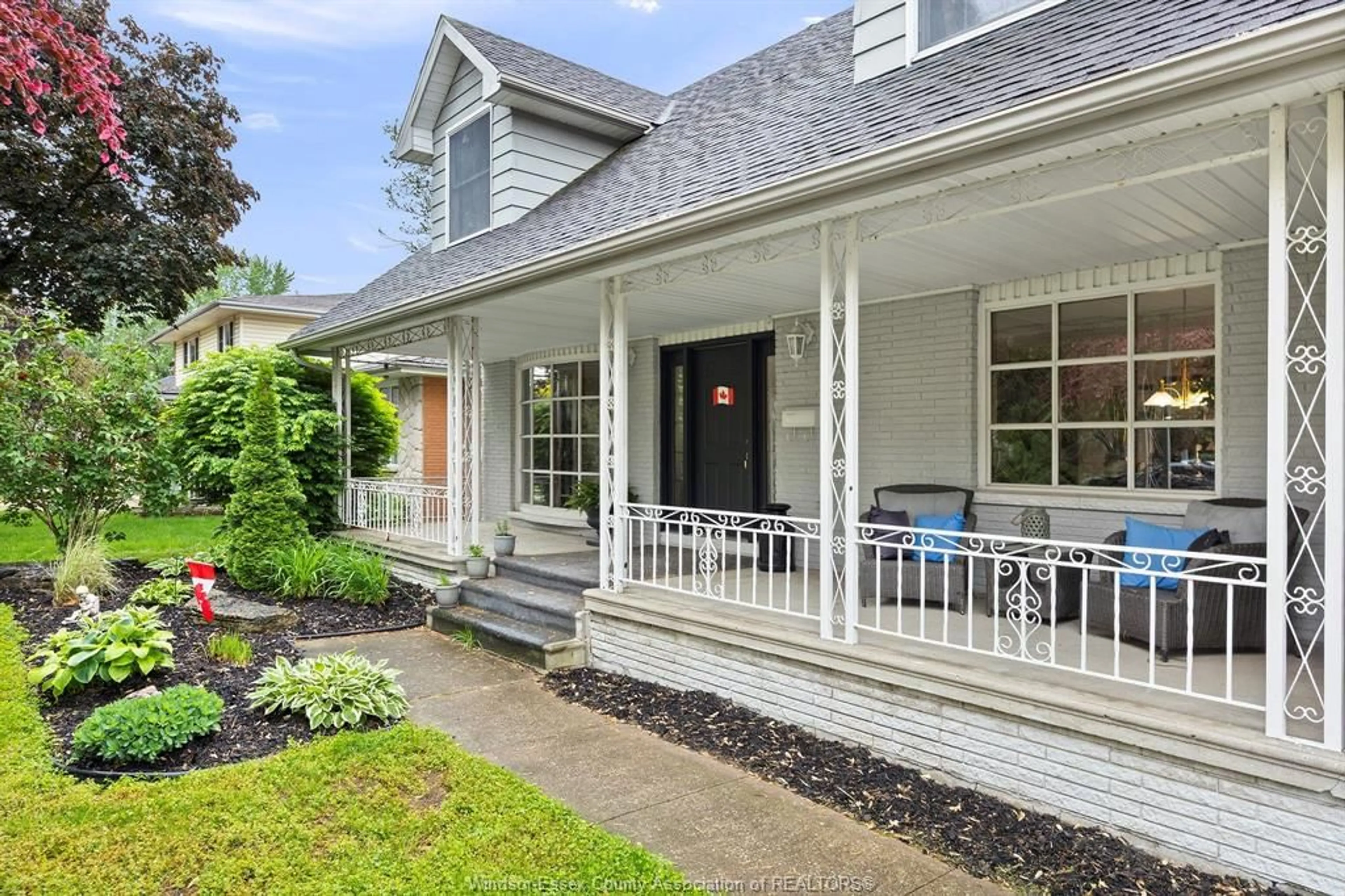 Home with vinyl exterior material, street for 2475 CURRY, Windsor Ontario N9E 2S4