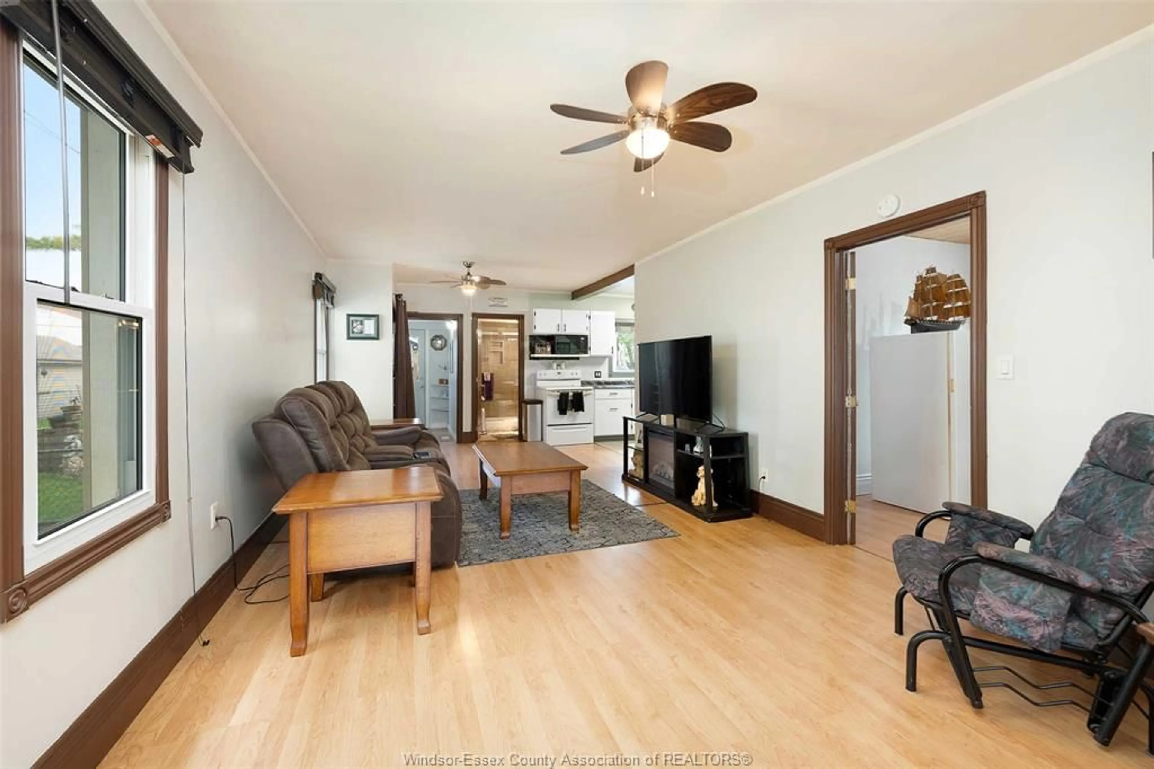 Living room with furniture, wood/laminate floor for 922 MAISONVILLE Ave, Windsor Ontario N8Y 3R9