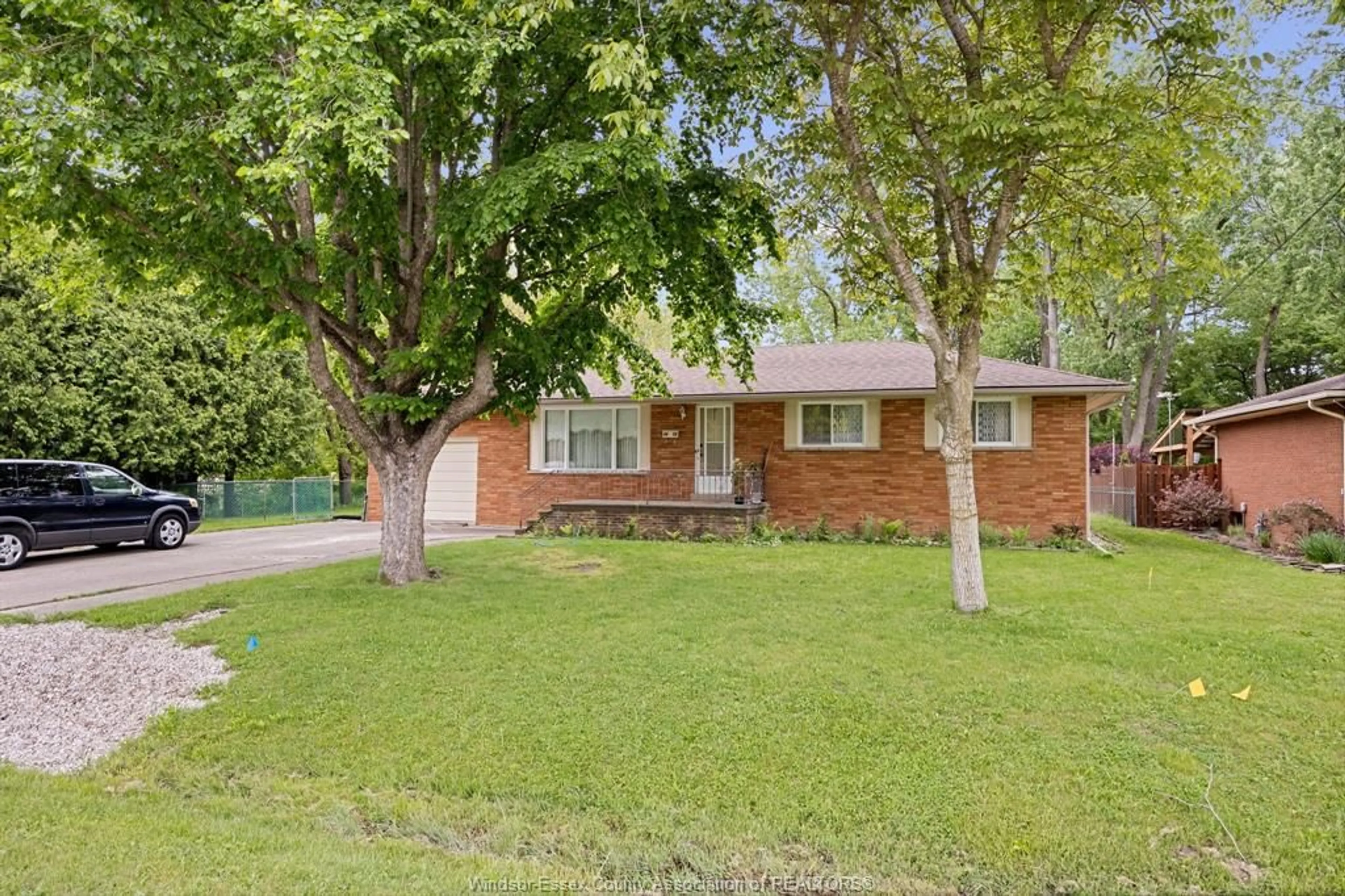 Home with brick exterior material, street for 1910 KENT St, Windsor Ontario N9E 3R3