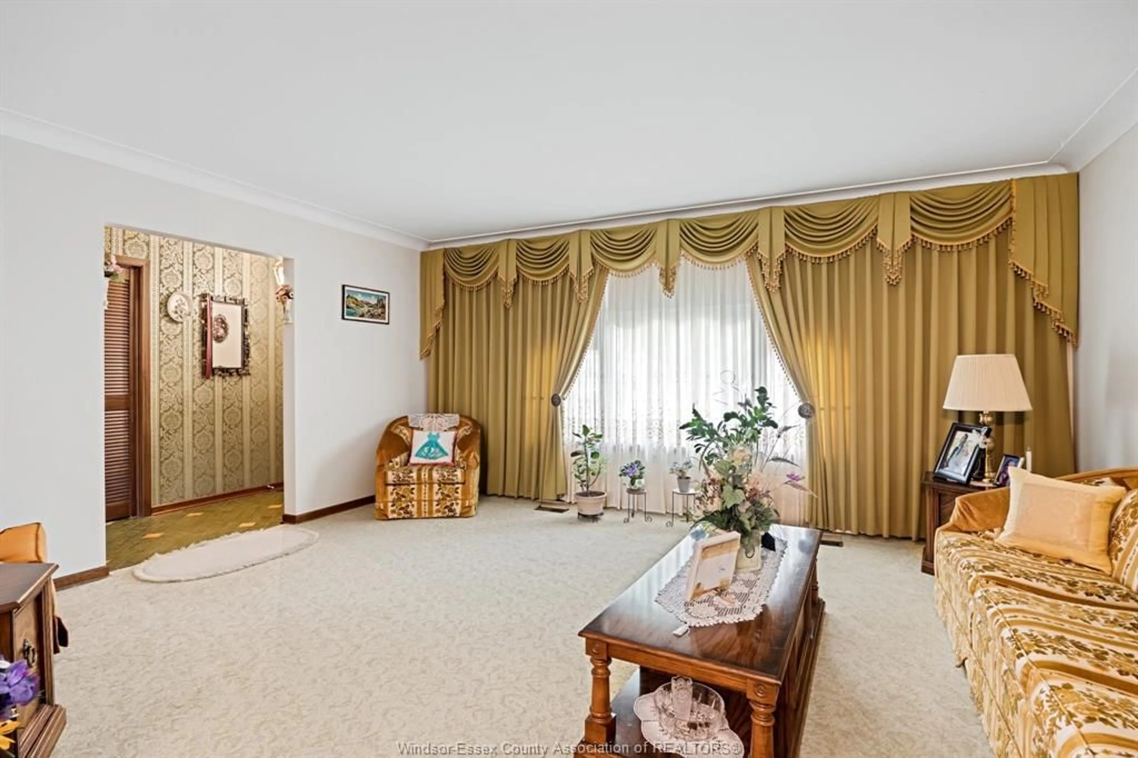 Unknown for 1910 KENT St, Windsor Ontario N9E 3R3