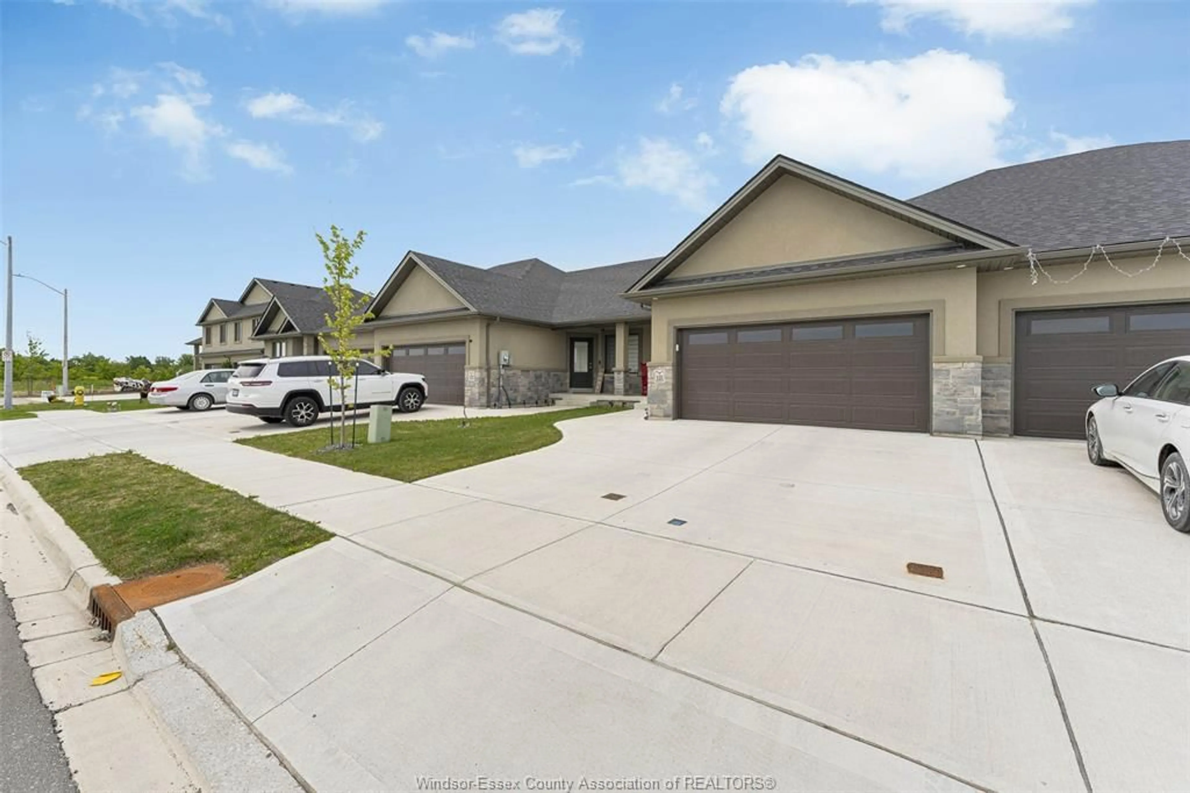 Home with brick exterior material, street for 118 JONES St, Essex Ontario N8M 0B2