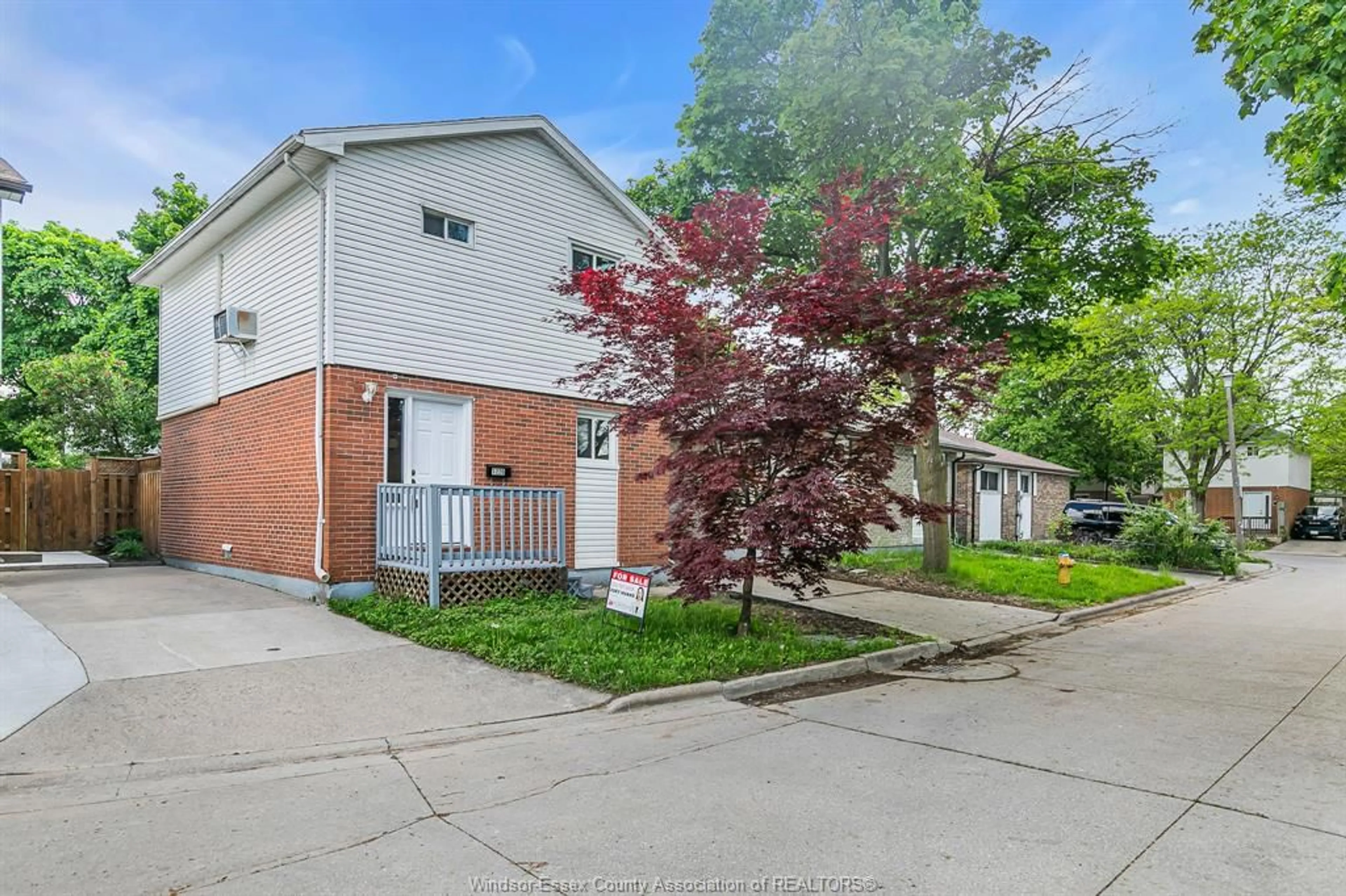 A pic from outside/outdoor area/front of a property/back of a property/a pic from drone, street for 1220 COPPERFIELD Pl, Windsor Ontario N8S 4G9