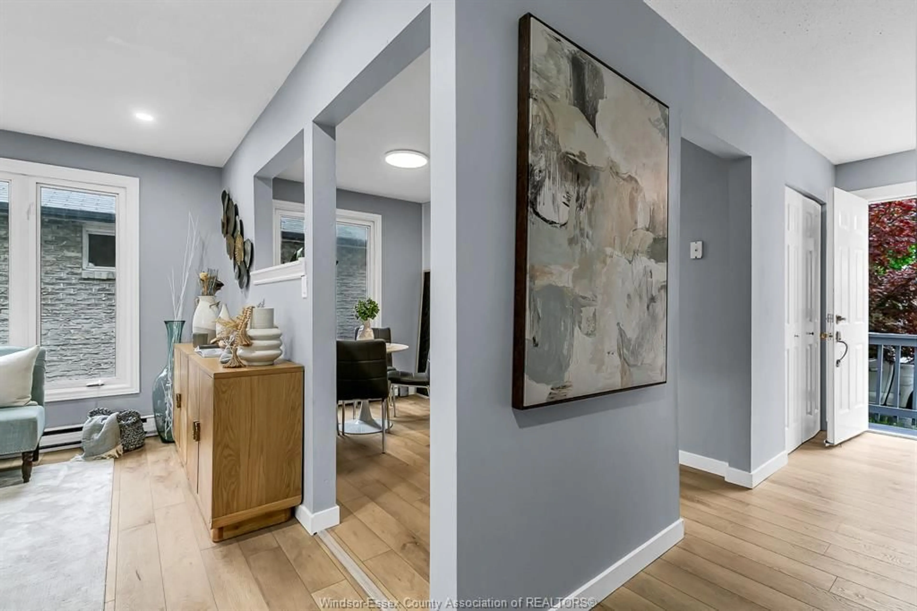 Indoor entryway for 1220 COPPERFIELD Pl, Windsor Ontario N8S 4G9