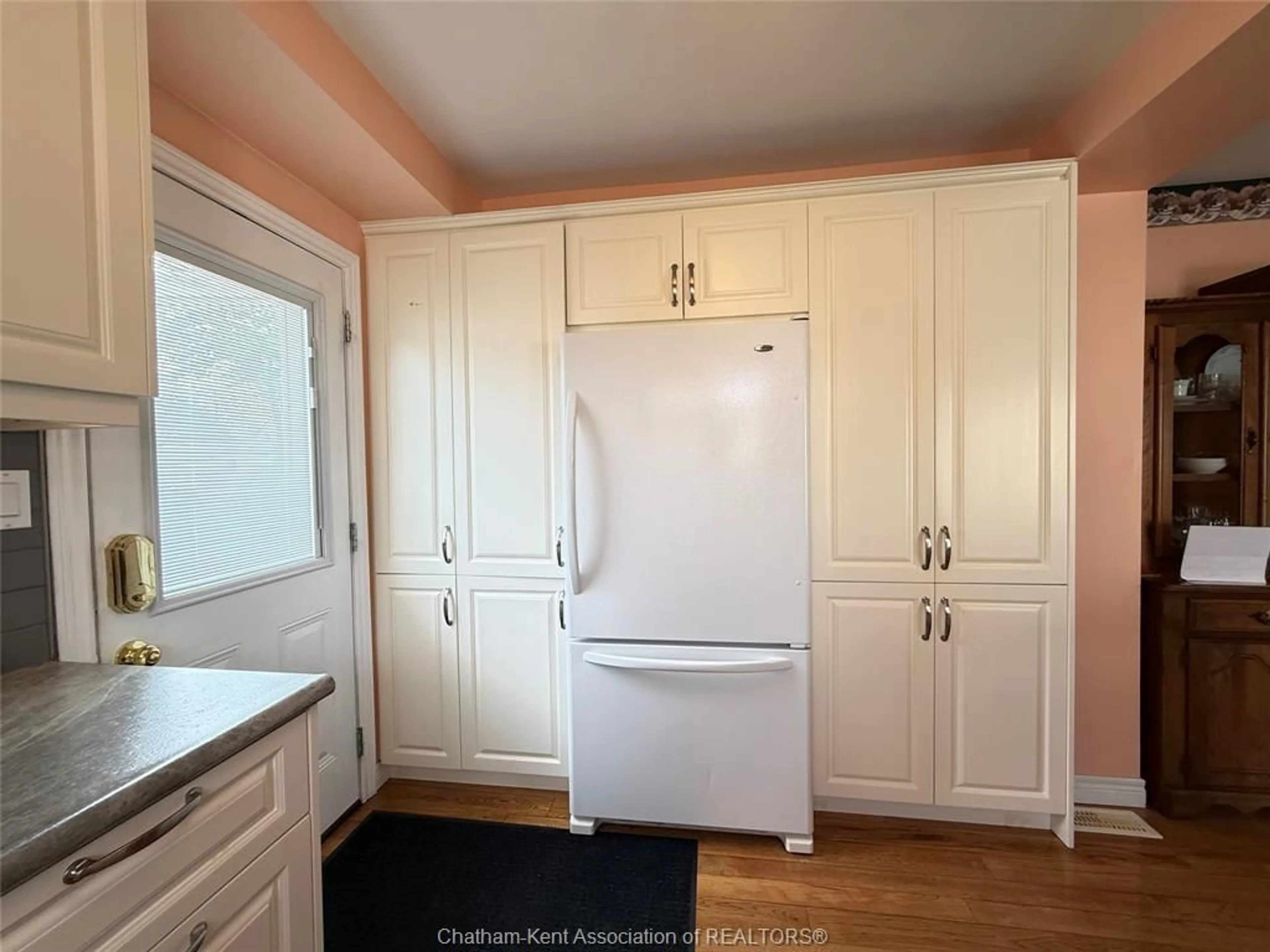 Standard kitchen, unknown for 47B YORK St, Ridgetown Ontario N0P 2C0