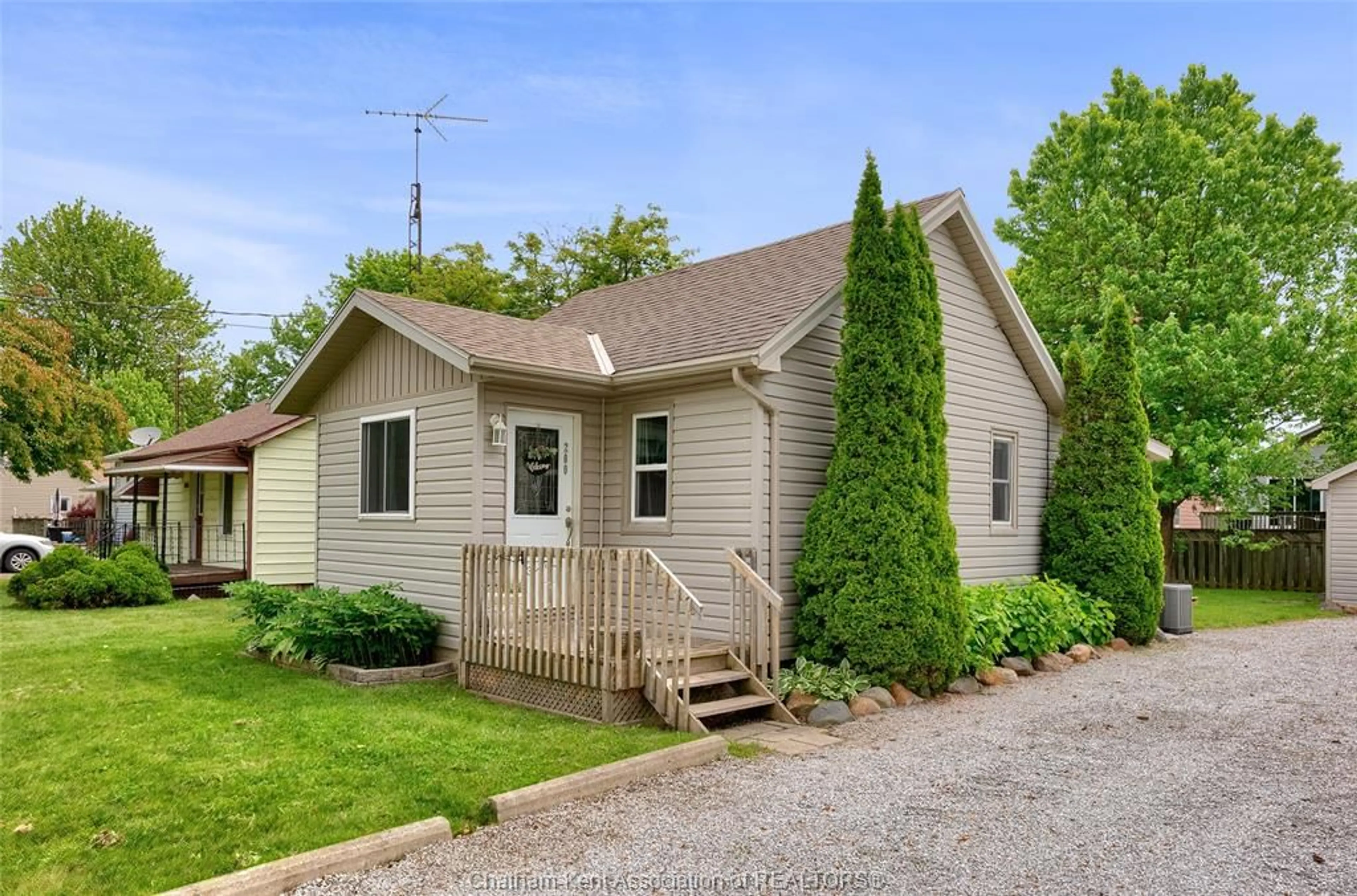 Home with vinyl exterior material, street for 200 Jane St, Blenheim Ontario N0P 1A0